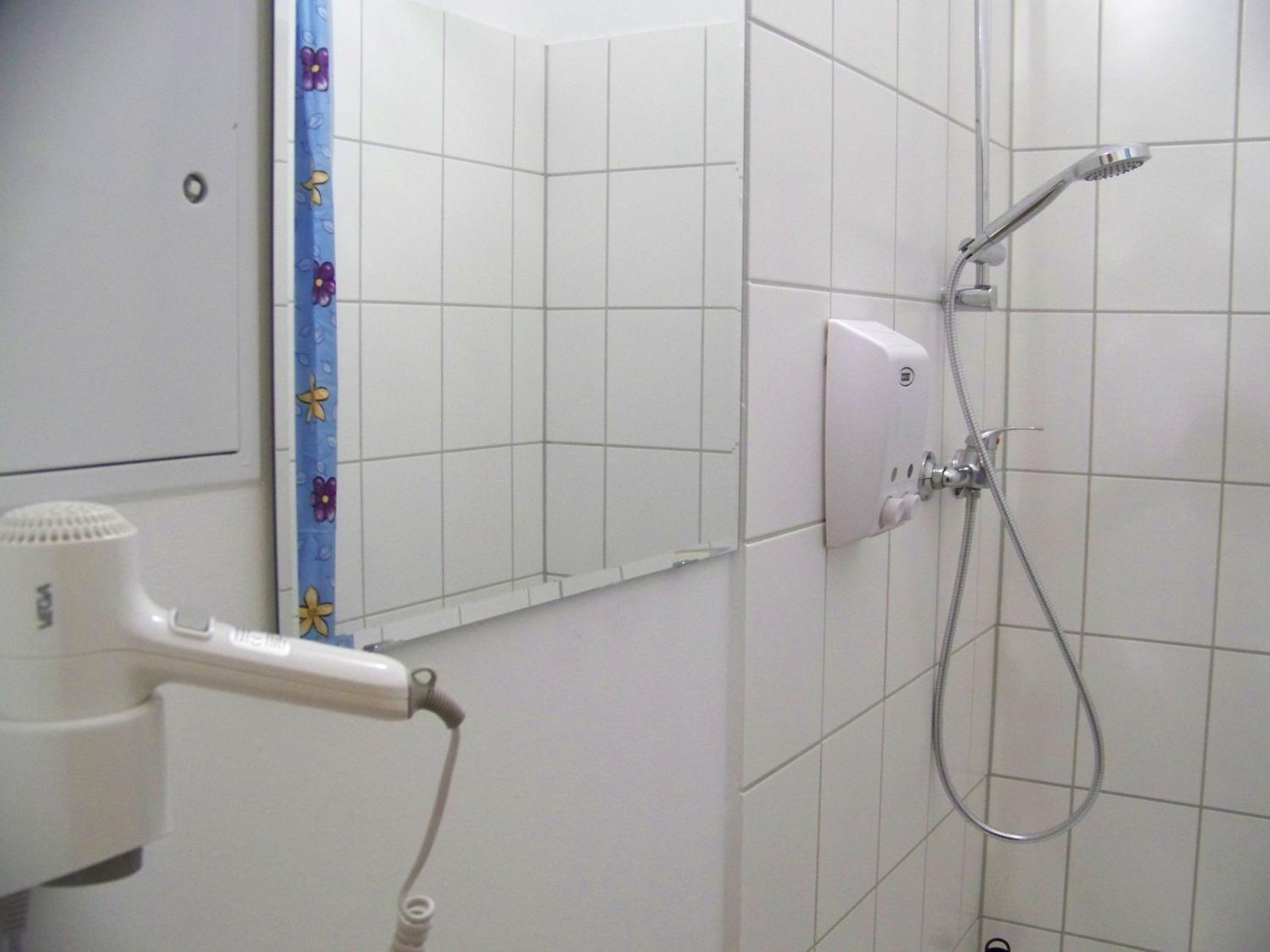 Quadruple Room With Shared Bathroom photo 2
