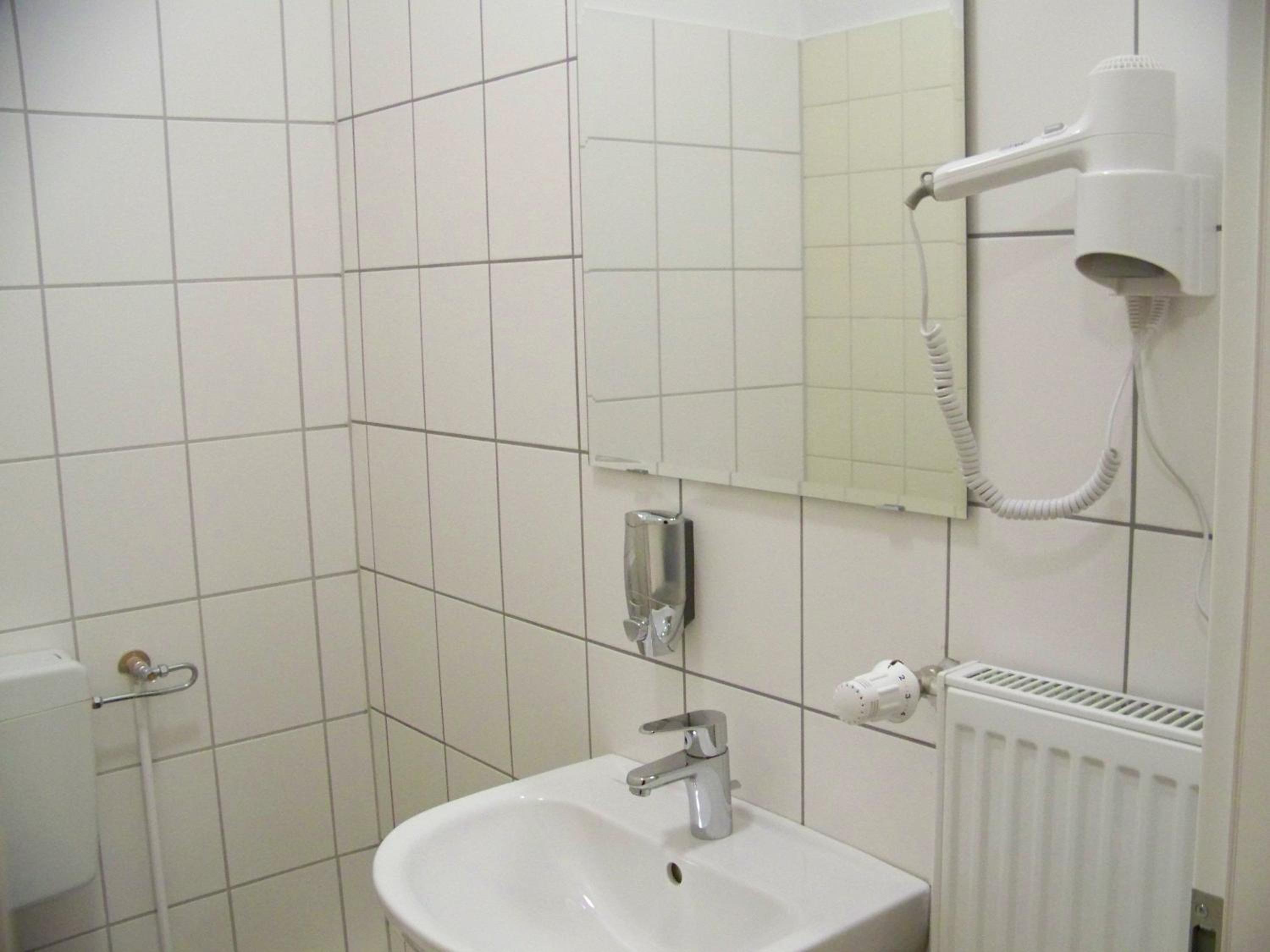 Single Room With Shared Bathroom photo 3