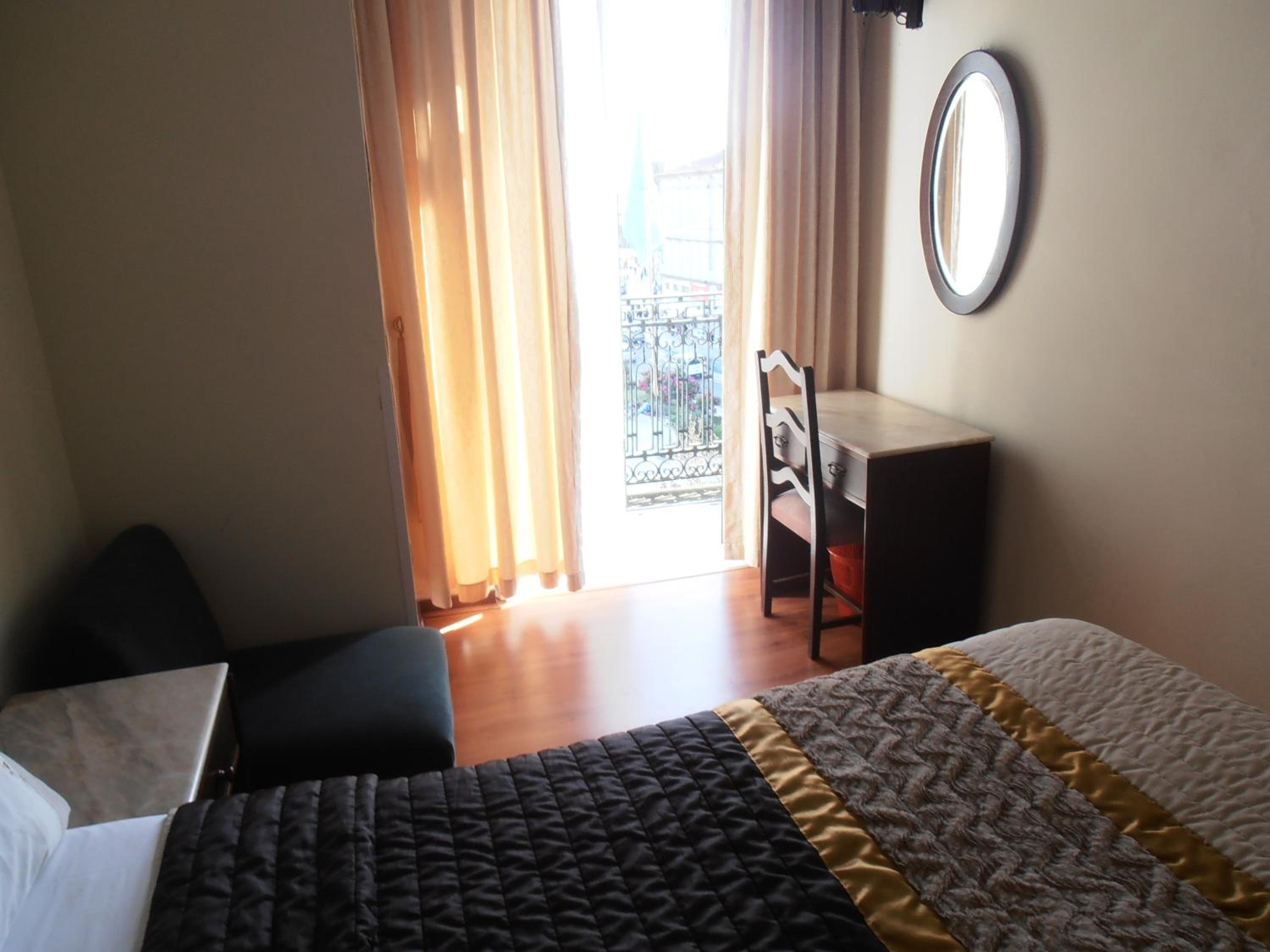 Double Room with City View - Photo 1