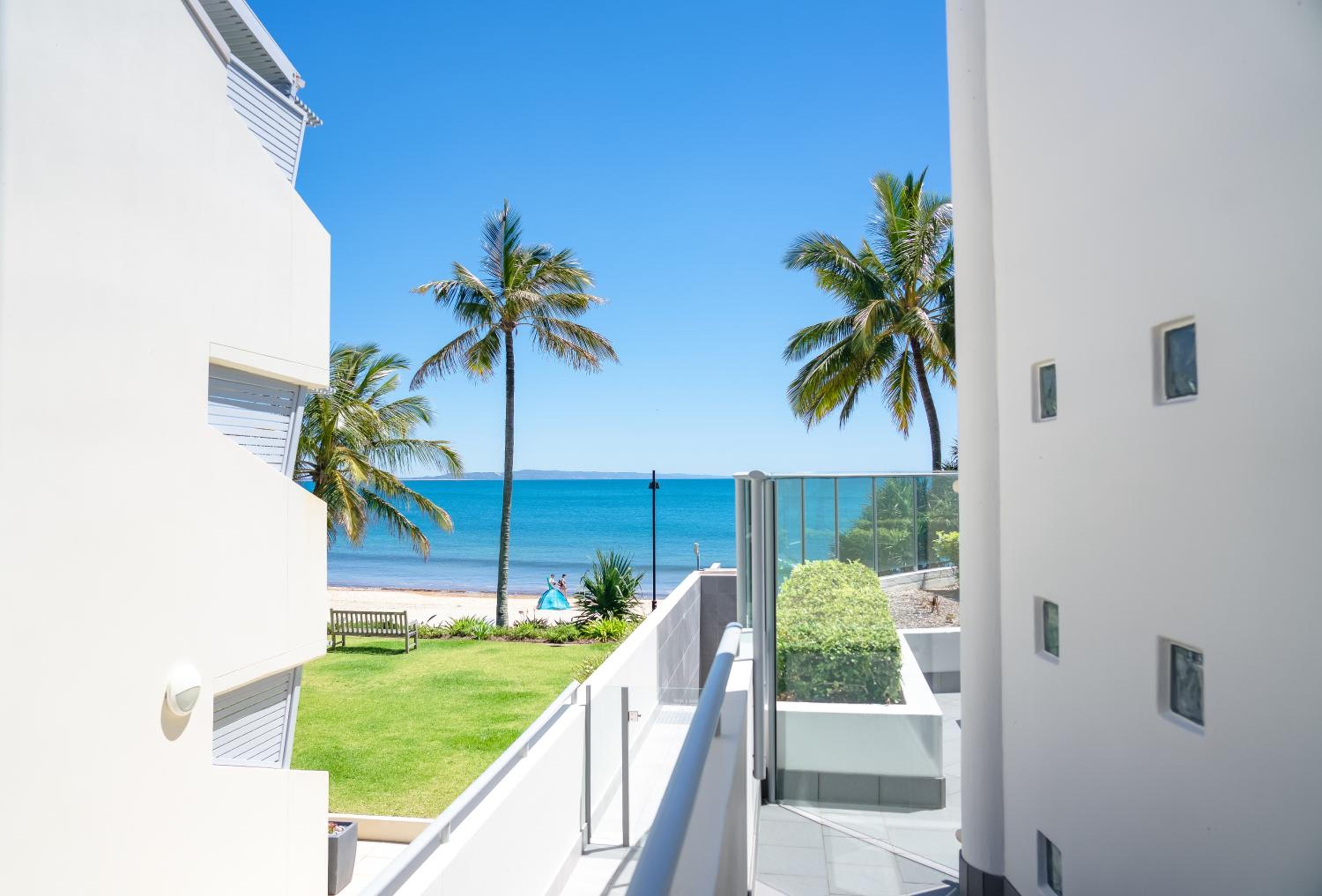 One-Bedroom Apartment with Partial Ocean View photo 2