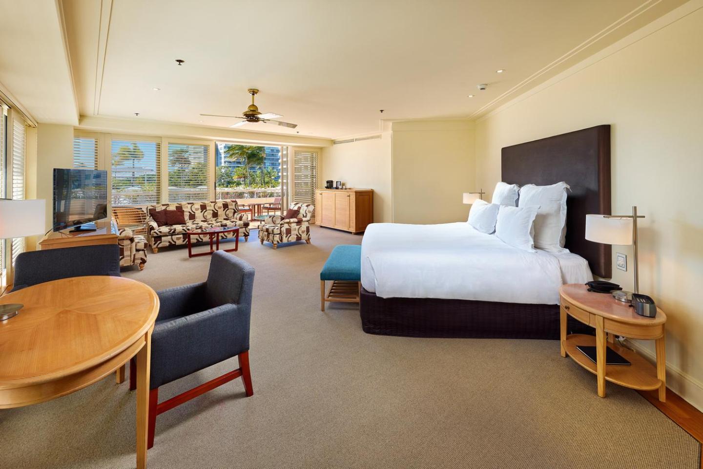 Junior King Suite with City View and Double Spa with one drink voucher  - Photo 1