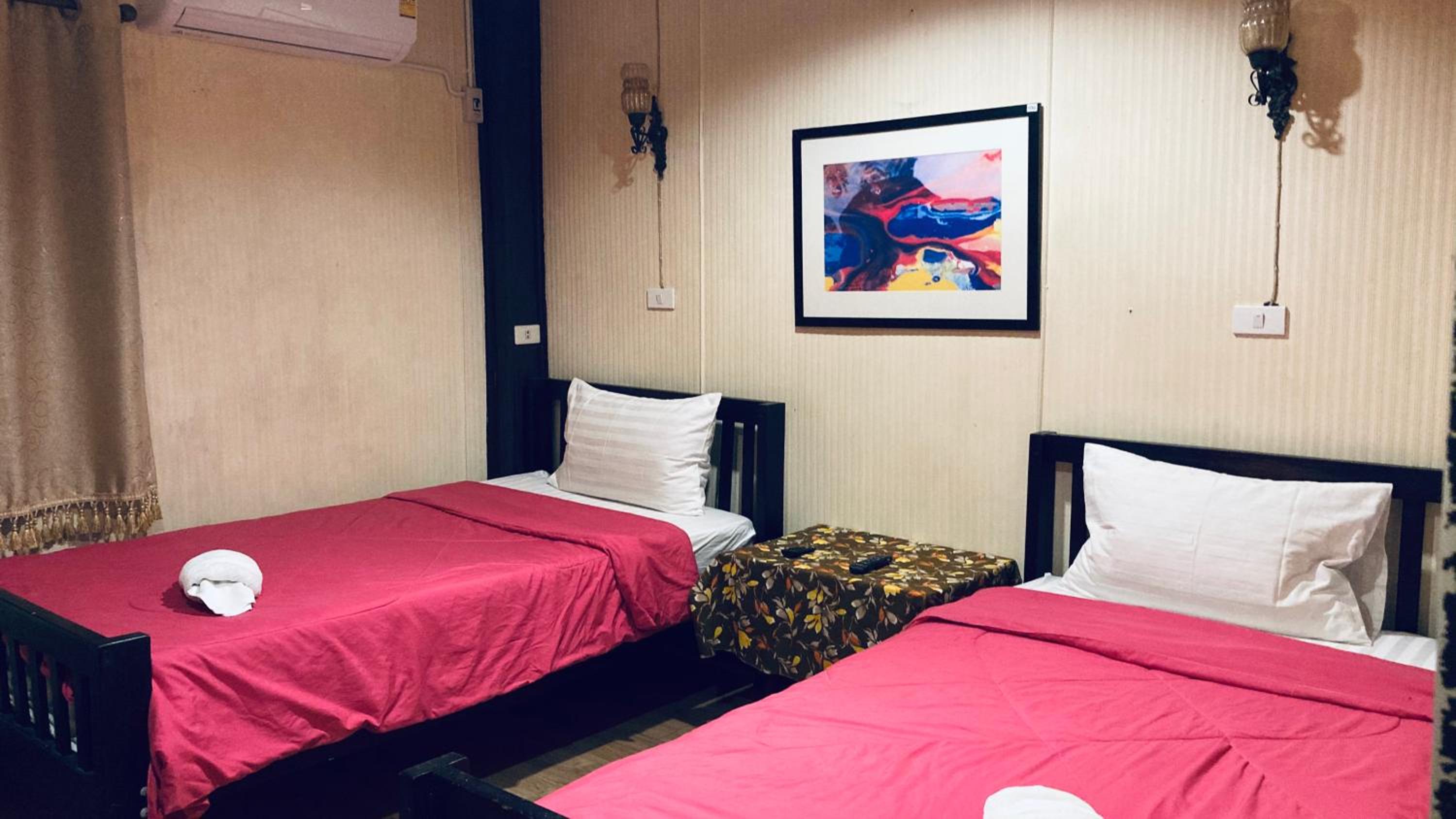 Standard Twin Room With Shared Bathroom photo 1