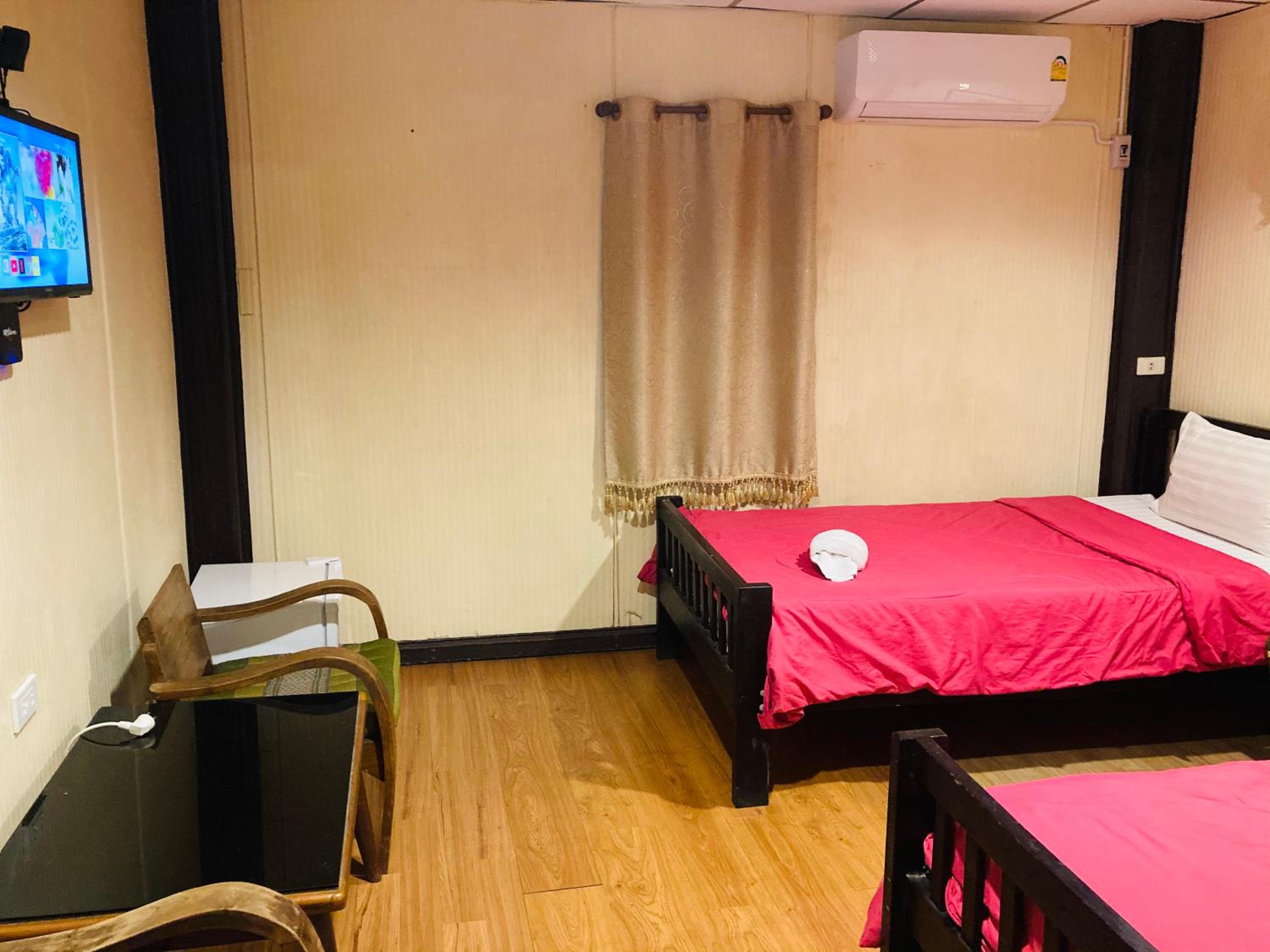 Standard Twin Room With Shared Bathroom photo 3