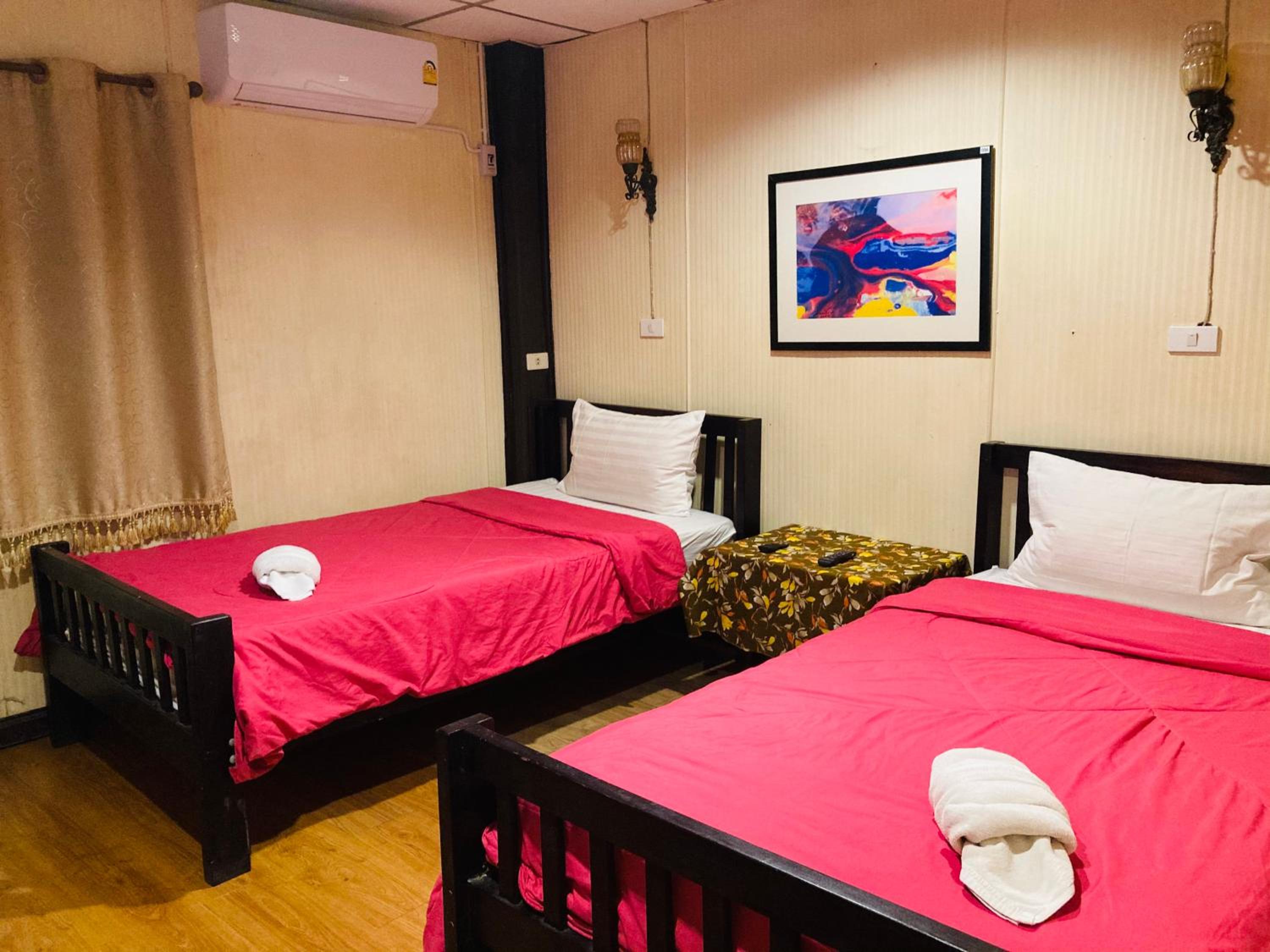 Standard Twin Room With Shared Bathroom photo 2