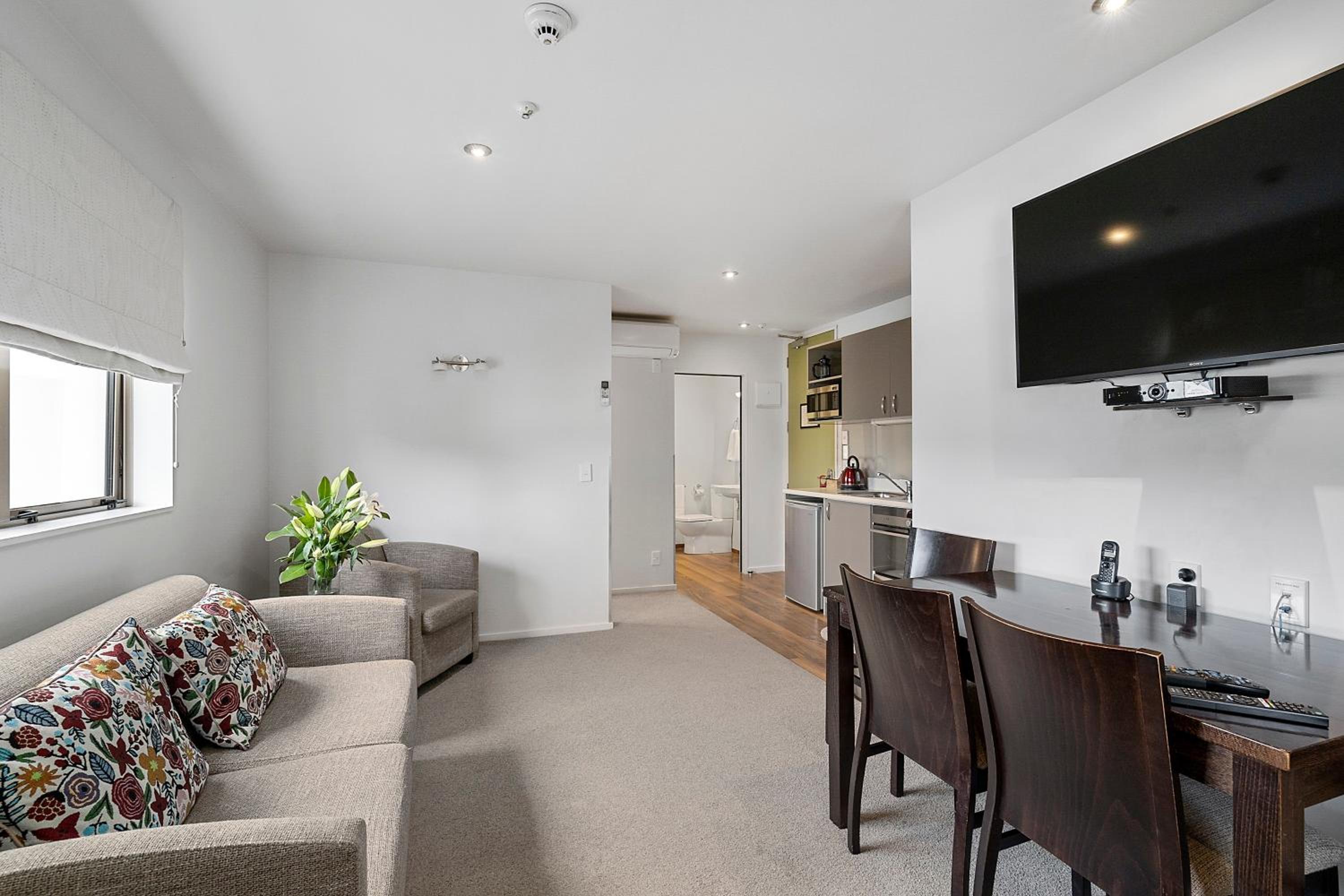Two Bedroom Apartment (Upstairs) - Photo 2