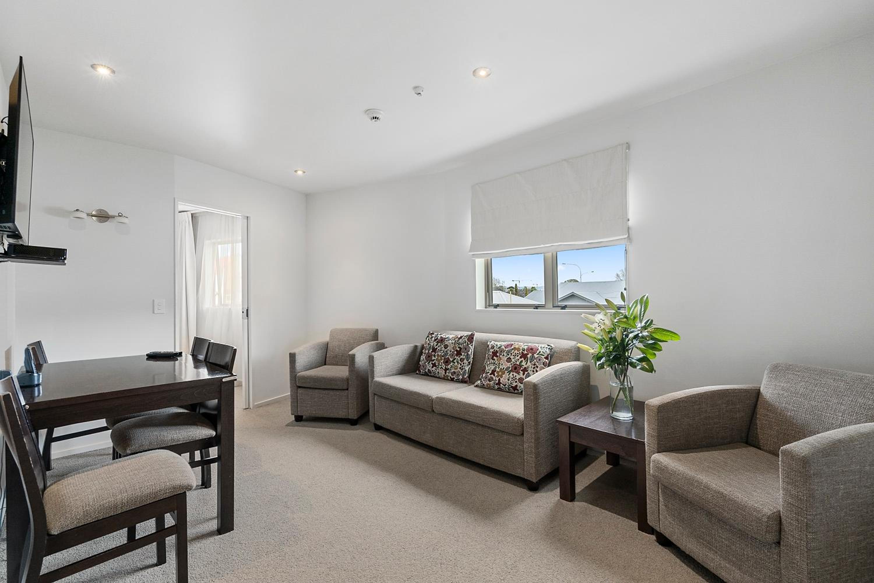 Two Bedroom Apartment (Upstairs) - Photo 1