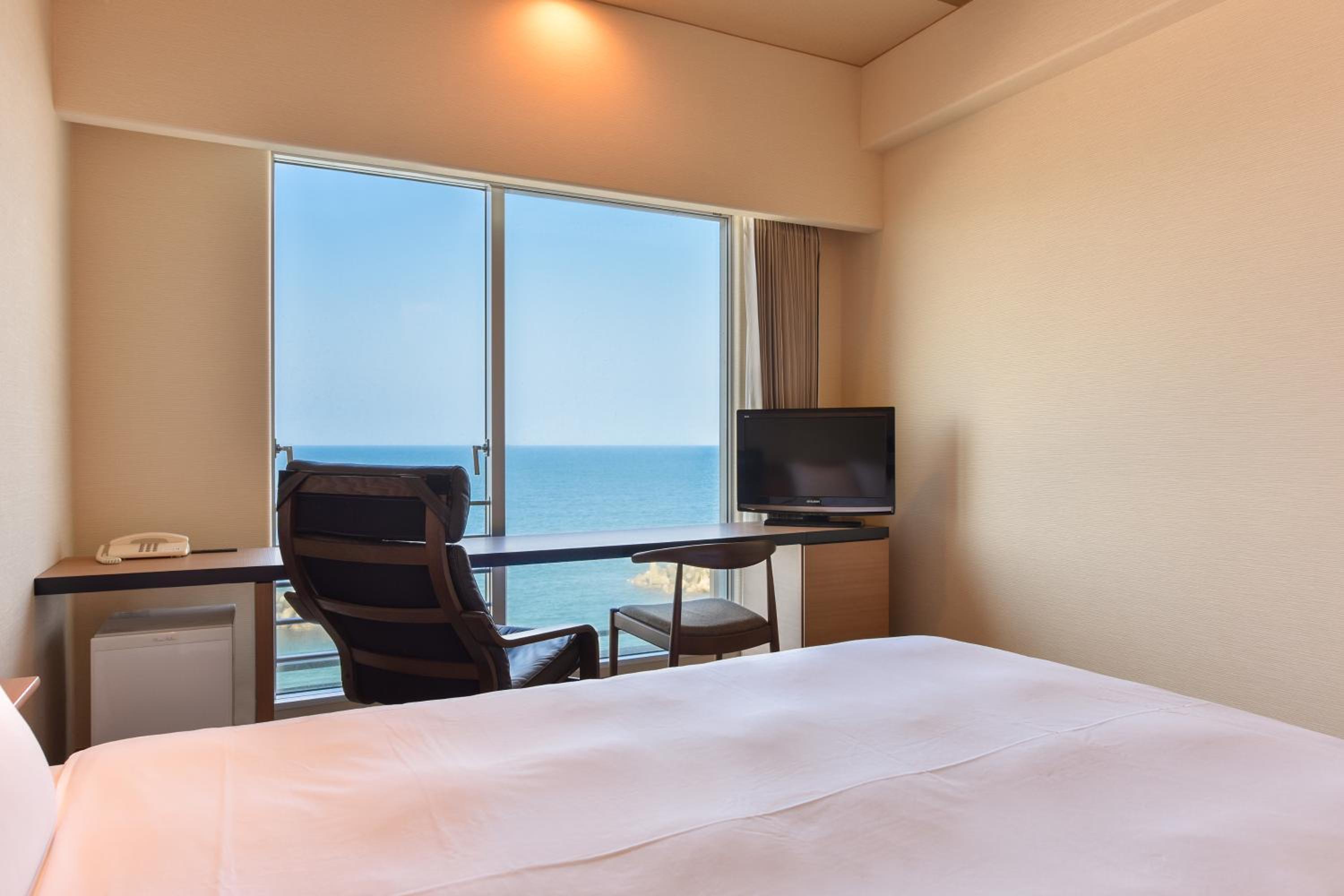 Single Room With Shared Bathroom And Sea View - Non-Smoking photo 3