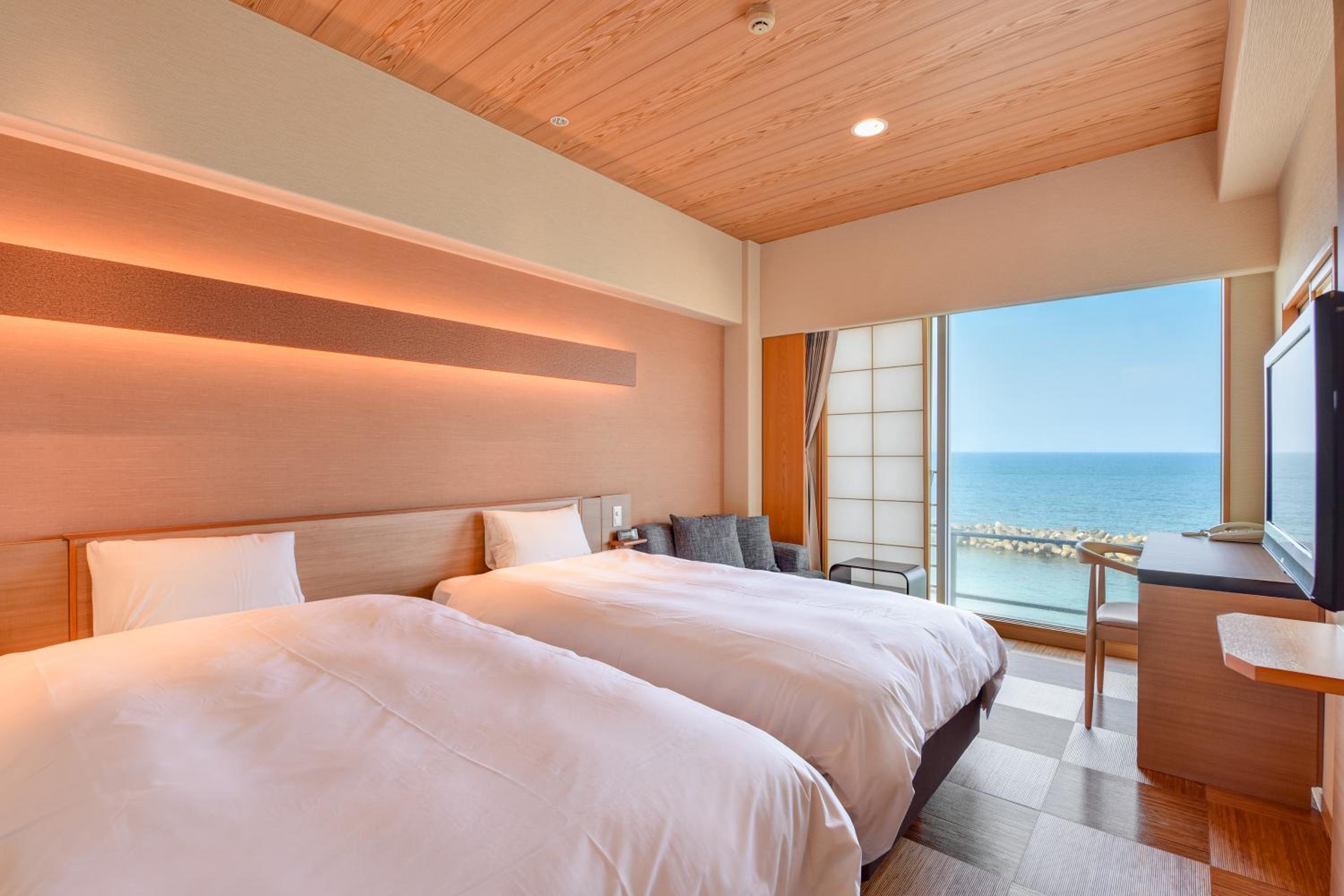 Standard Twin Room With Sea View photo 2