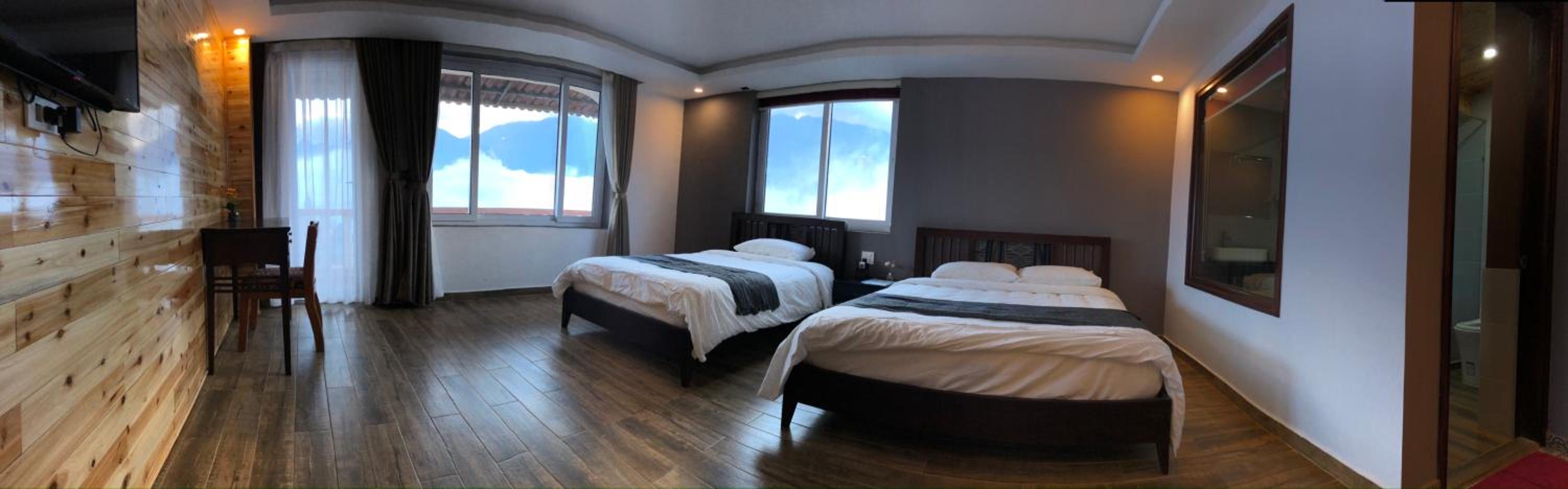 Family Room with Balcony photo 3
