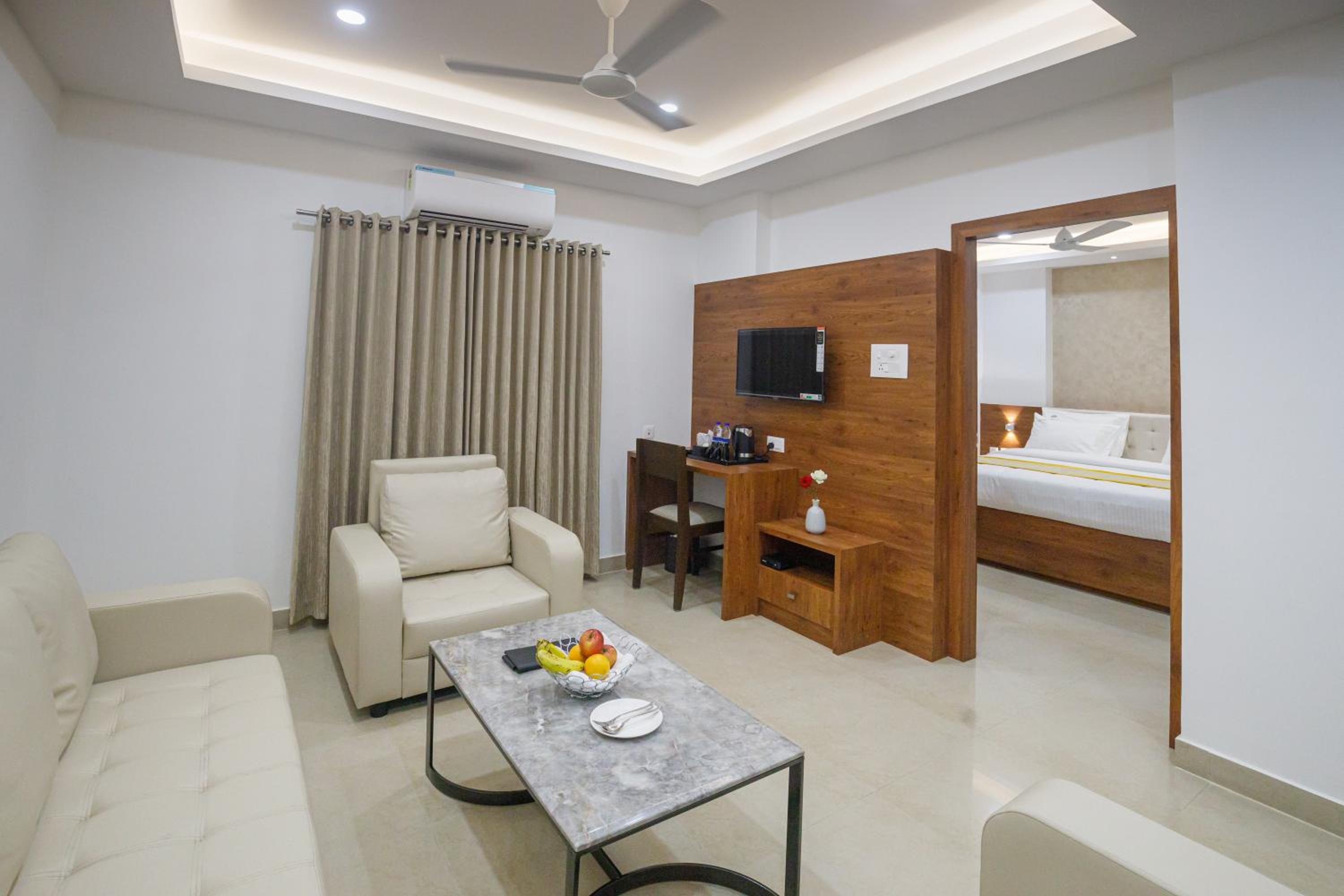 Suite - Photo 3
