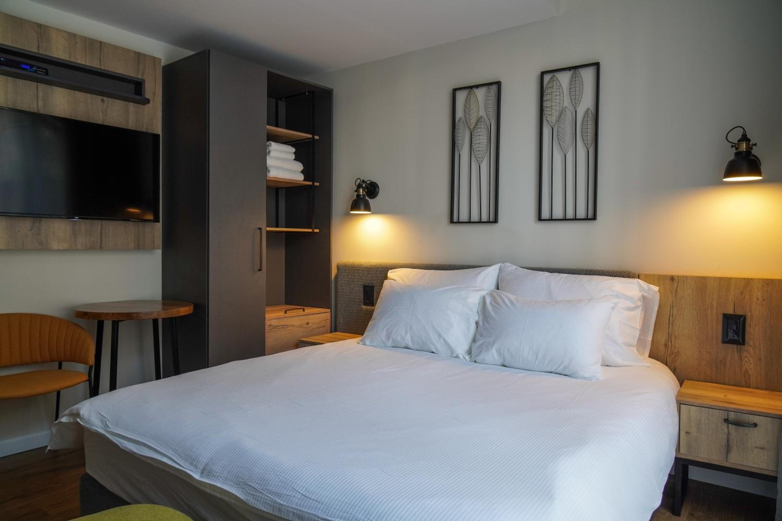 Economy Double Room - Photo 10