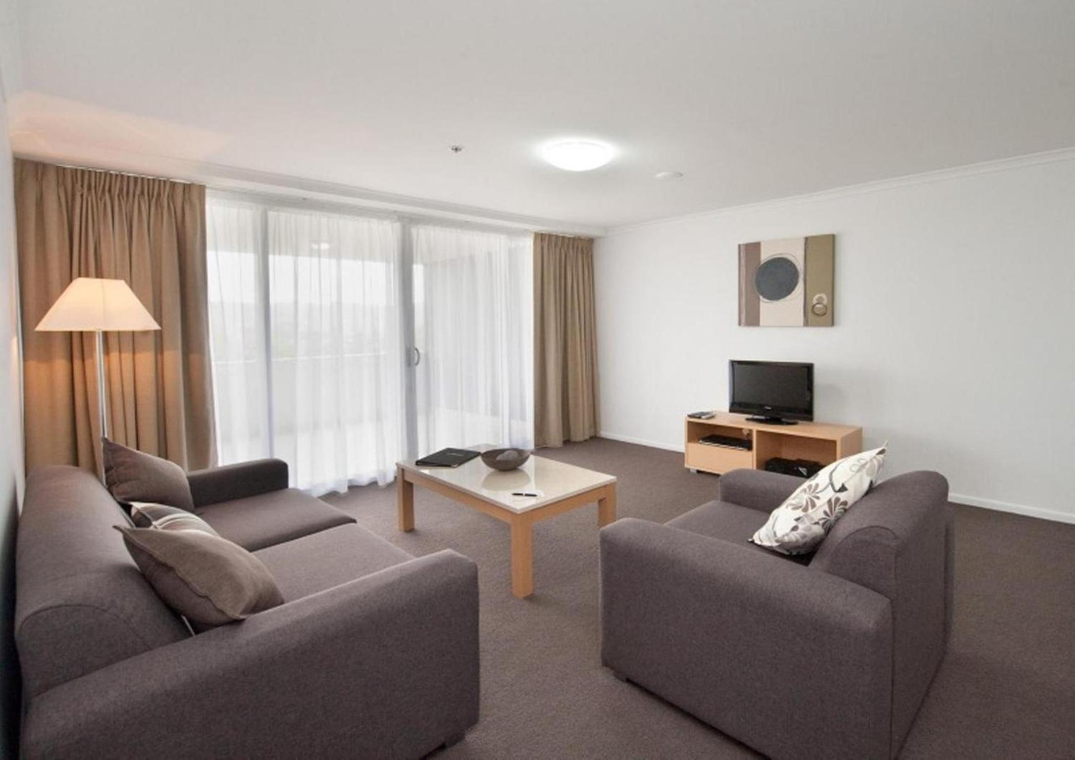 One-Bedroom Apartment - Photo 3