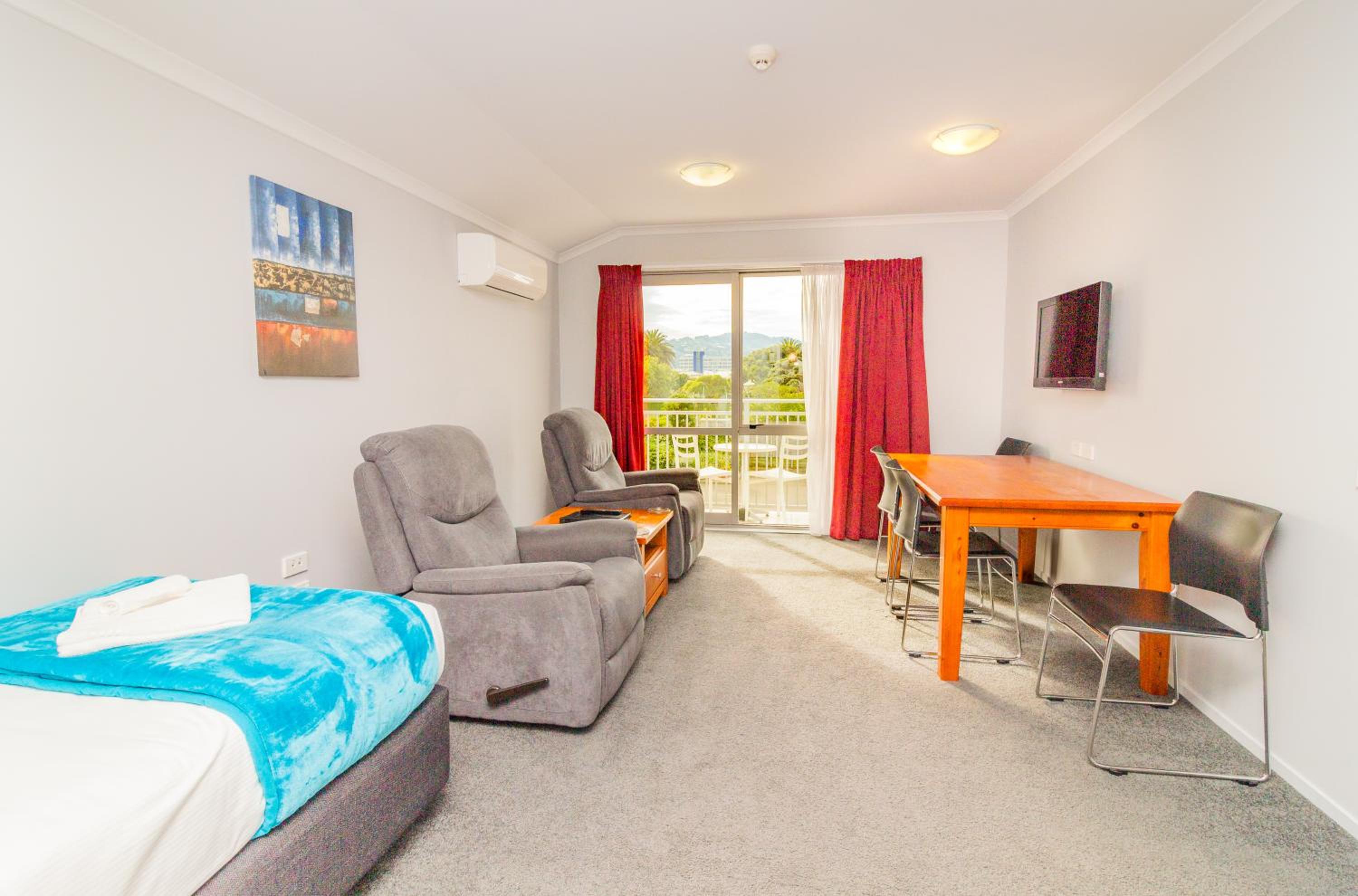 One-Bedroom Apartment with Spa Bath No Sea View