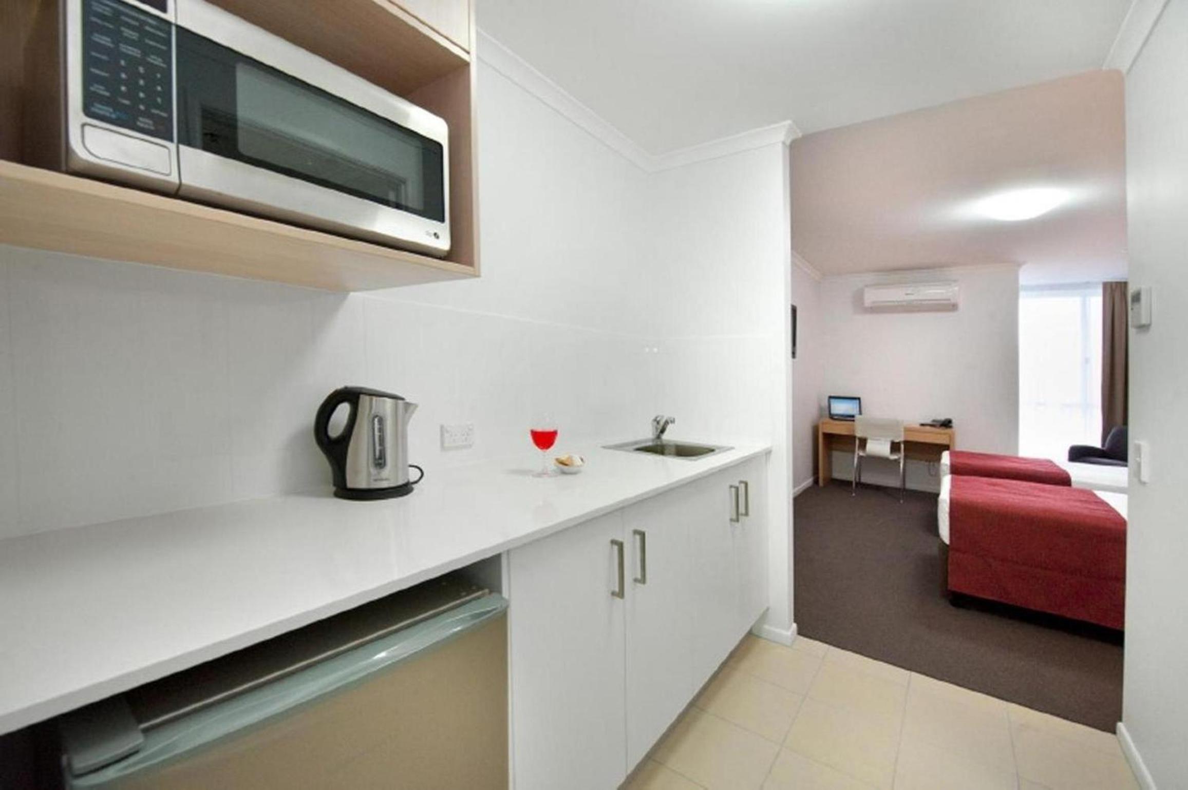 Studio Hotel Room - Photo 5