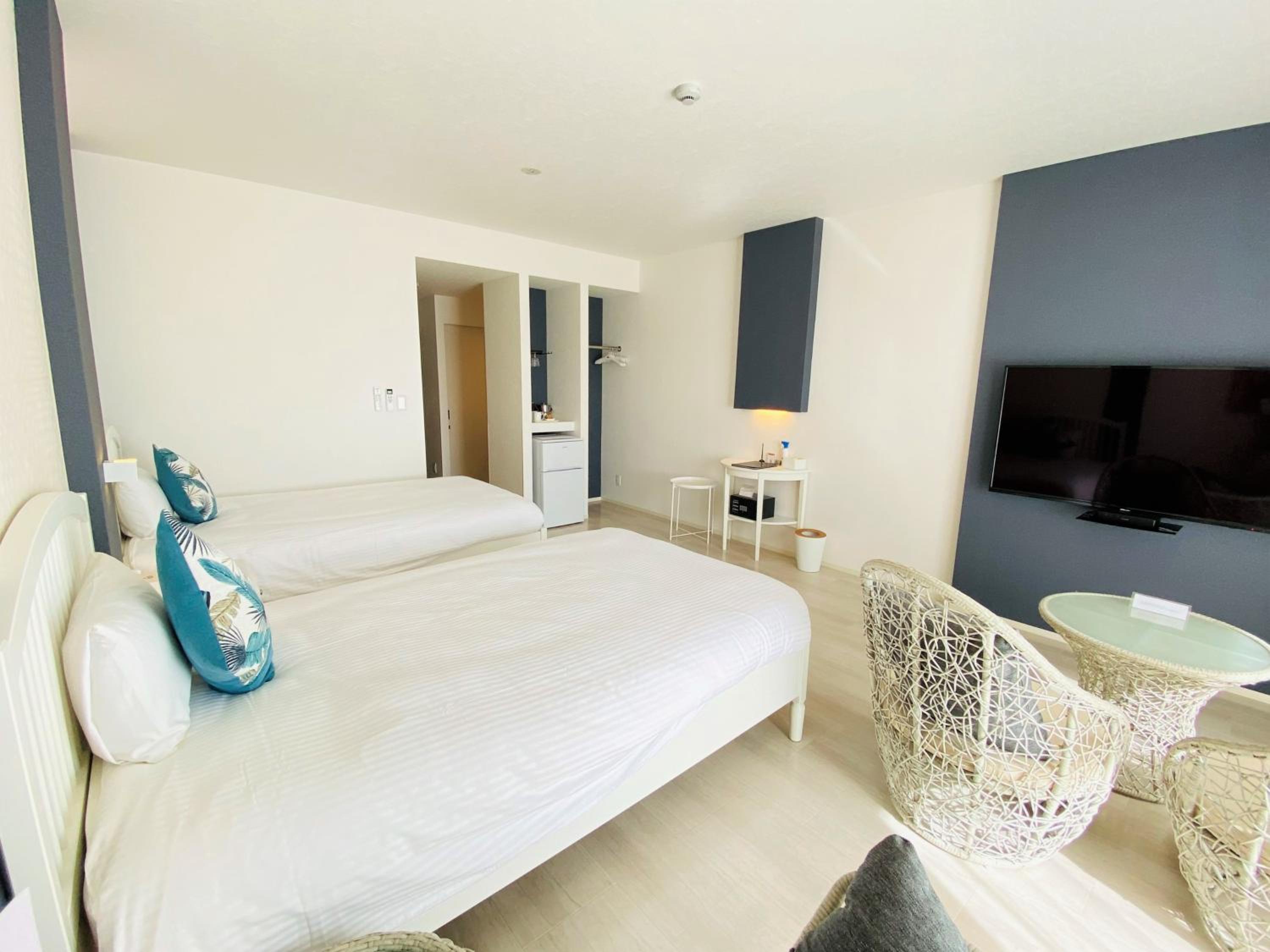 Deluxe Twin Room with Sea View - Photo 5