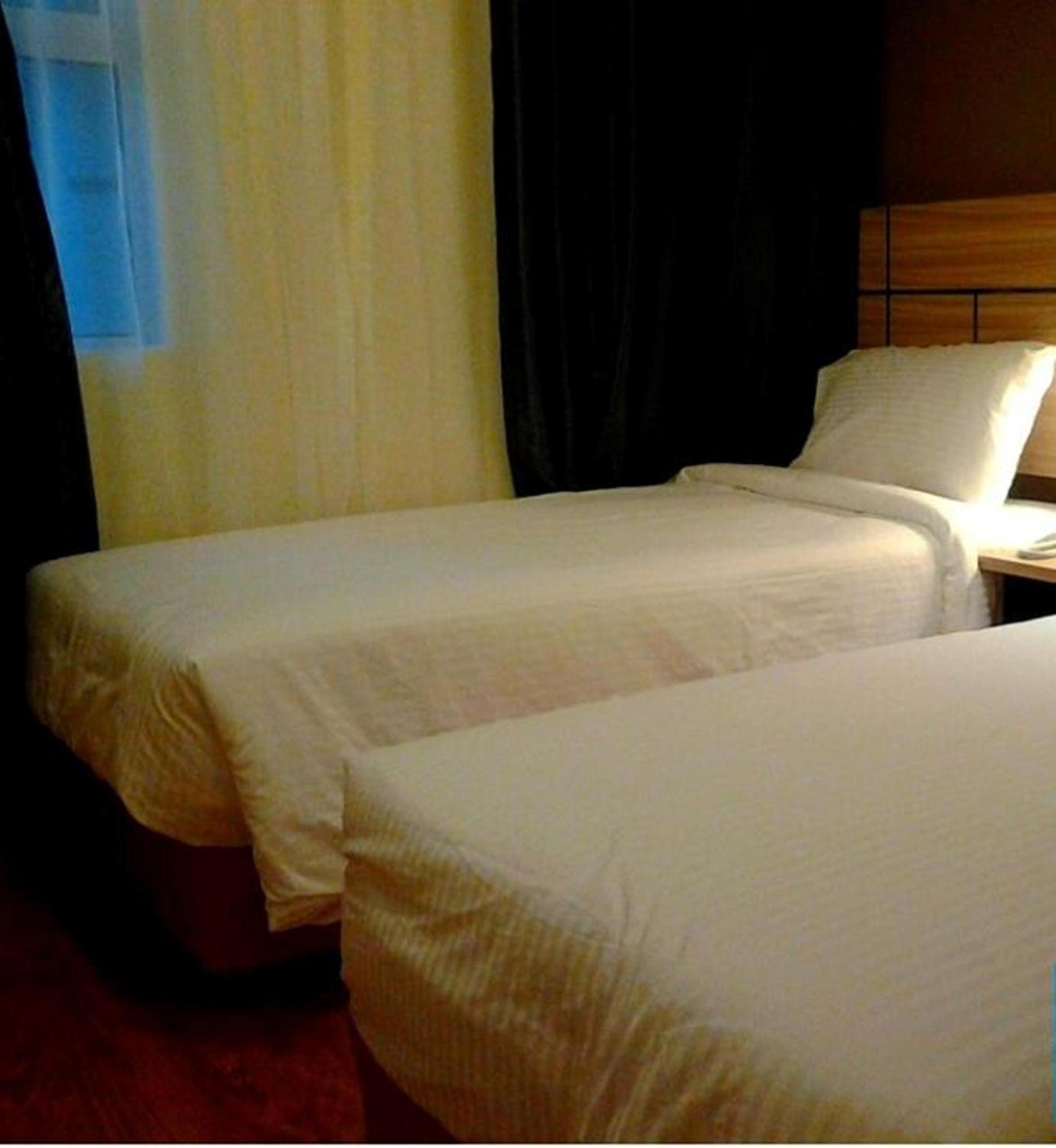 Twin Room - Photo 3