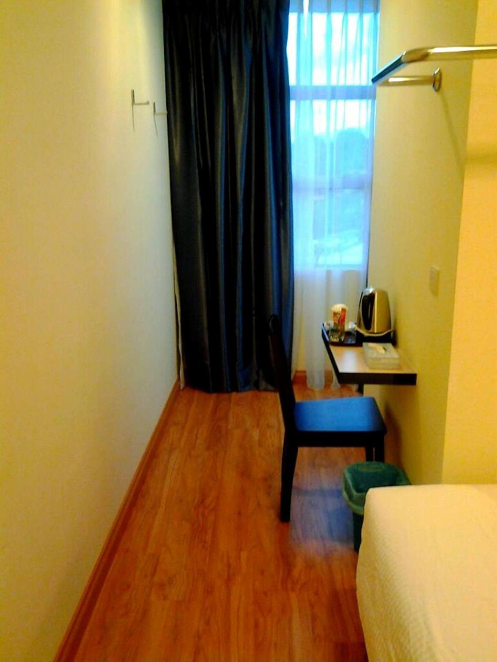 Standard Family Room - Photo 5