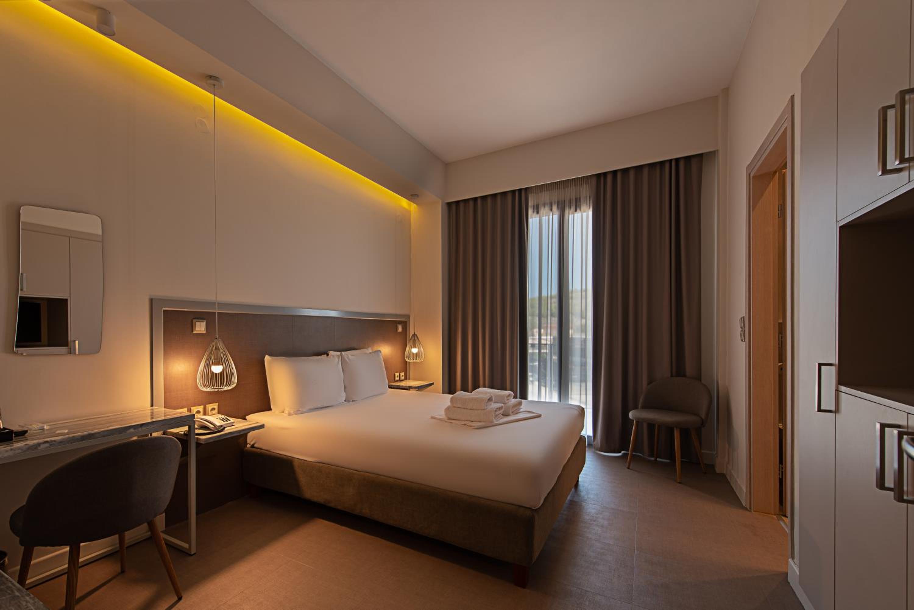 Double Room with Private Bathroom - Photo 2
