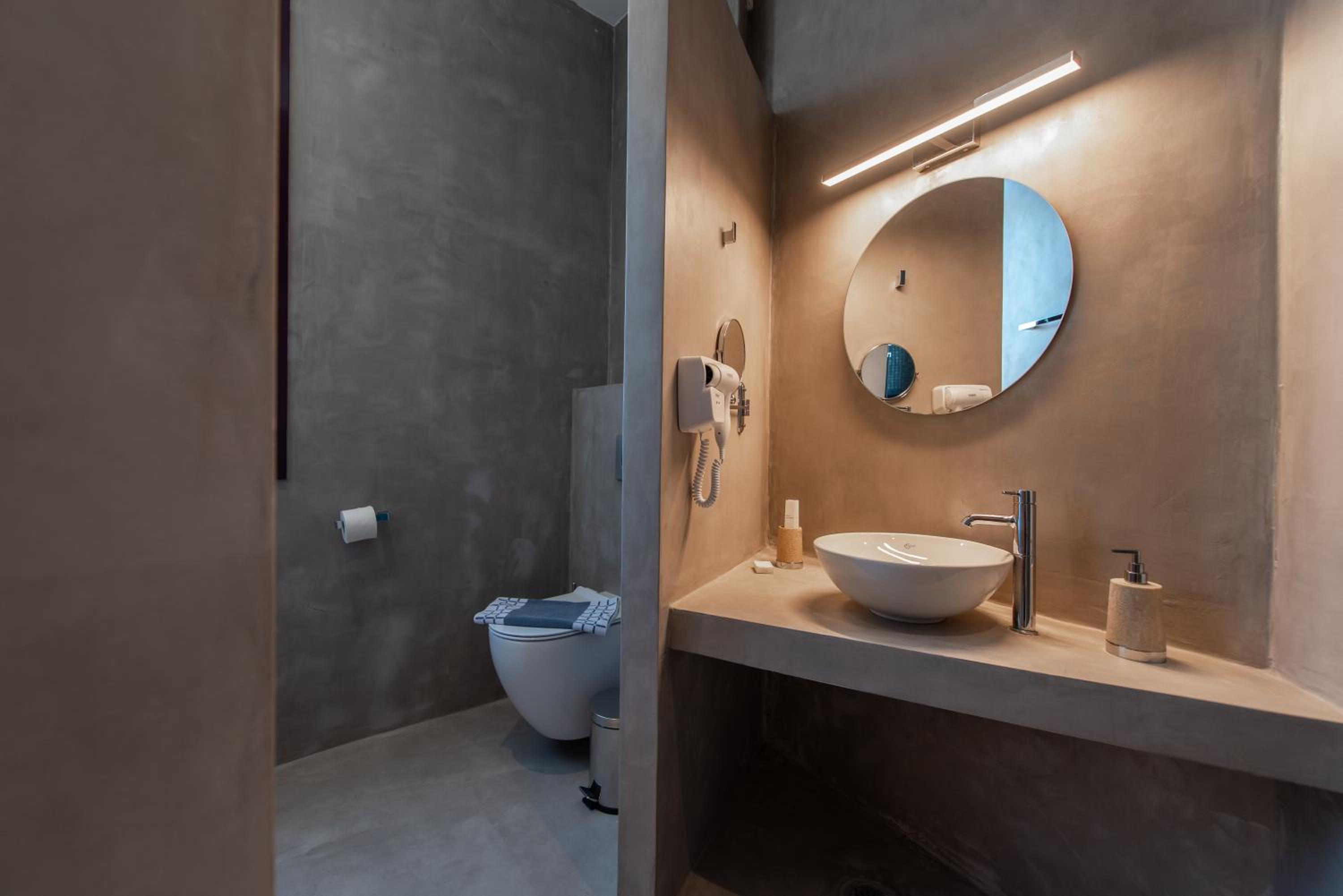 Standard Suite - Photo 18