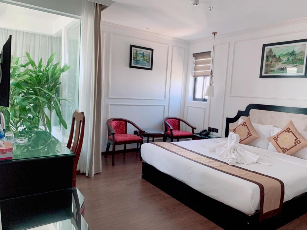 Deluxe Queen Room - Photo 5