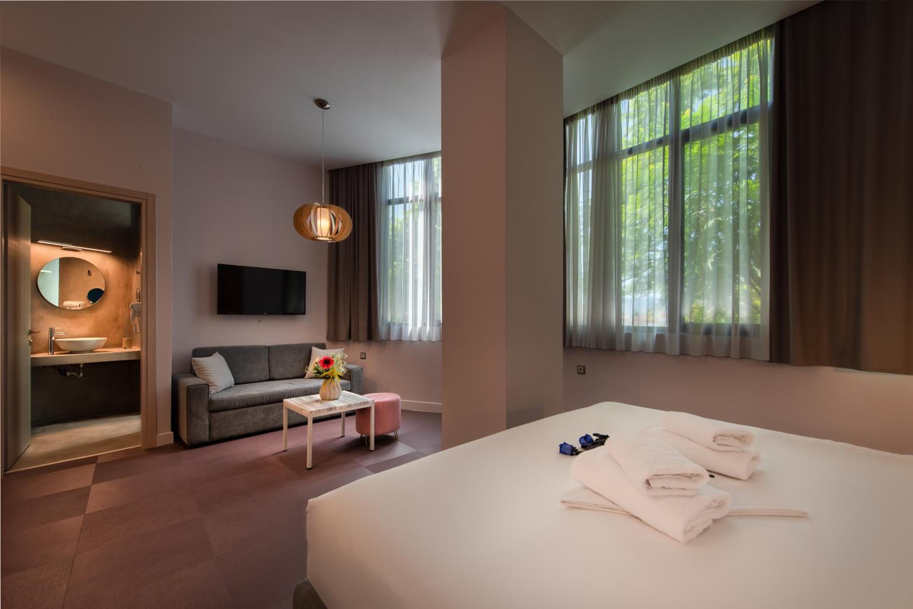 Standard Suite - Photo 2