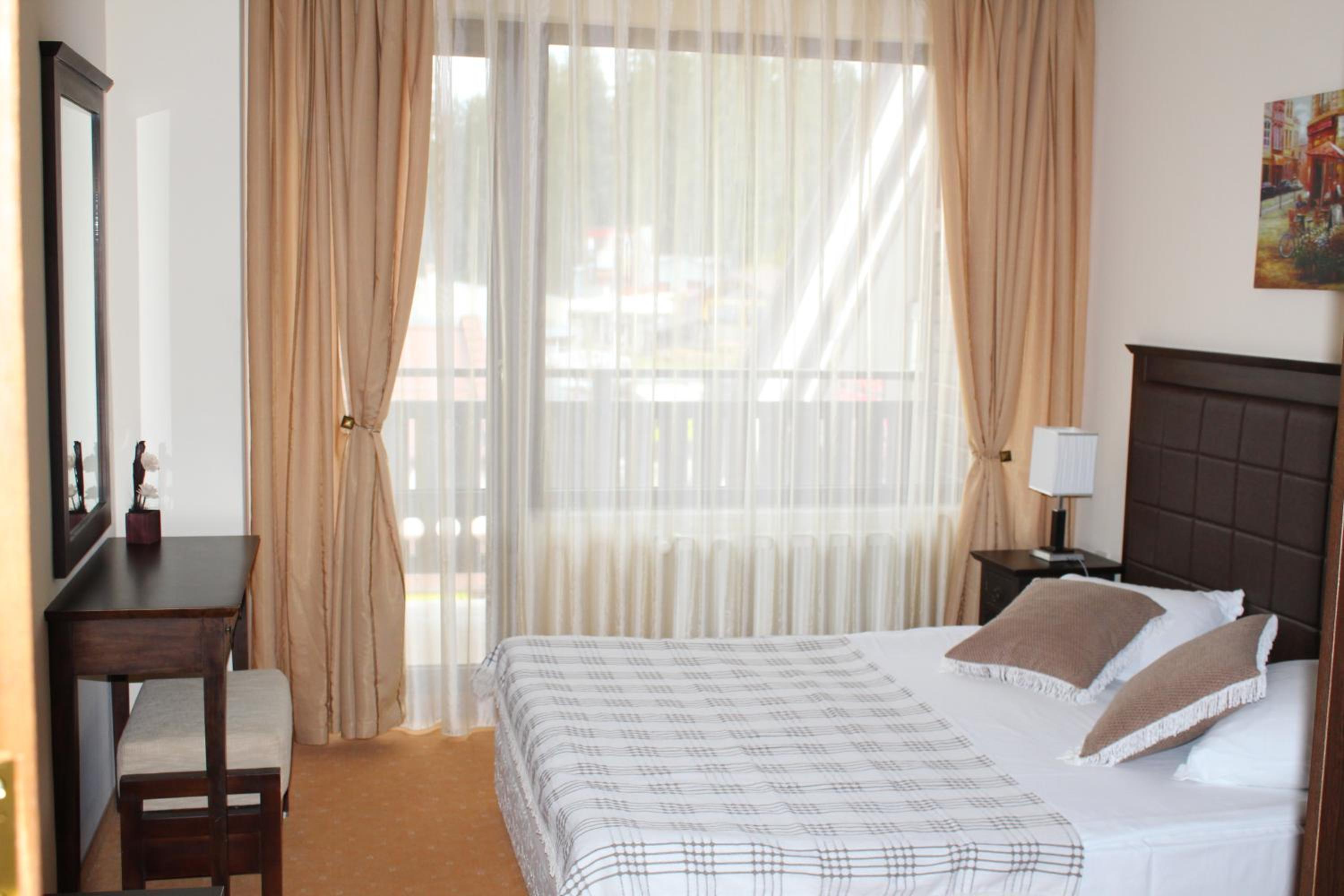 One-Bedroom Suite with Balcony photo 1