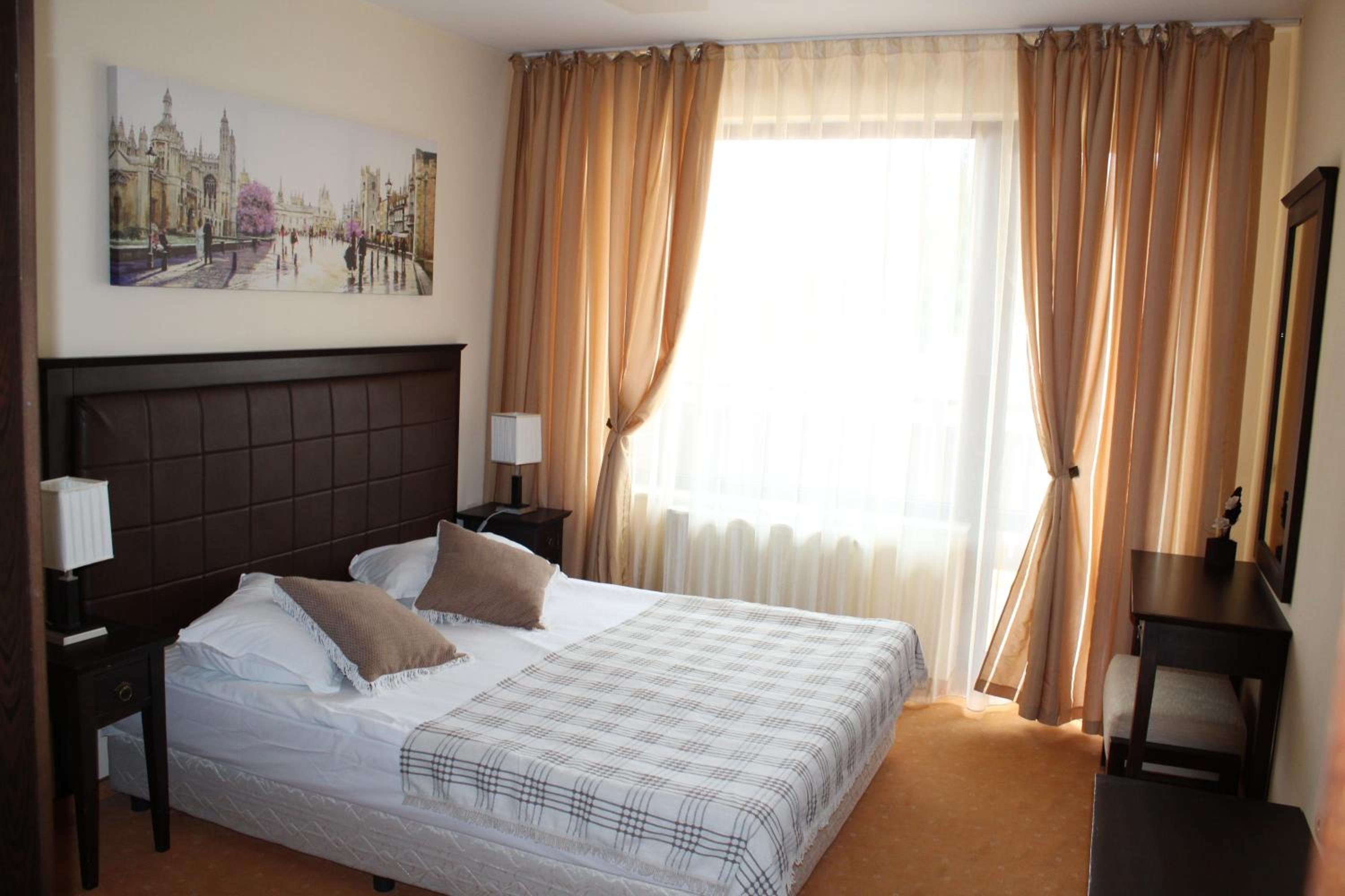 One-Bedroom Apartment (2 Adults + 2 Children) photo 1