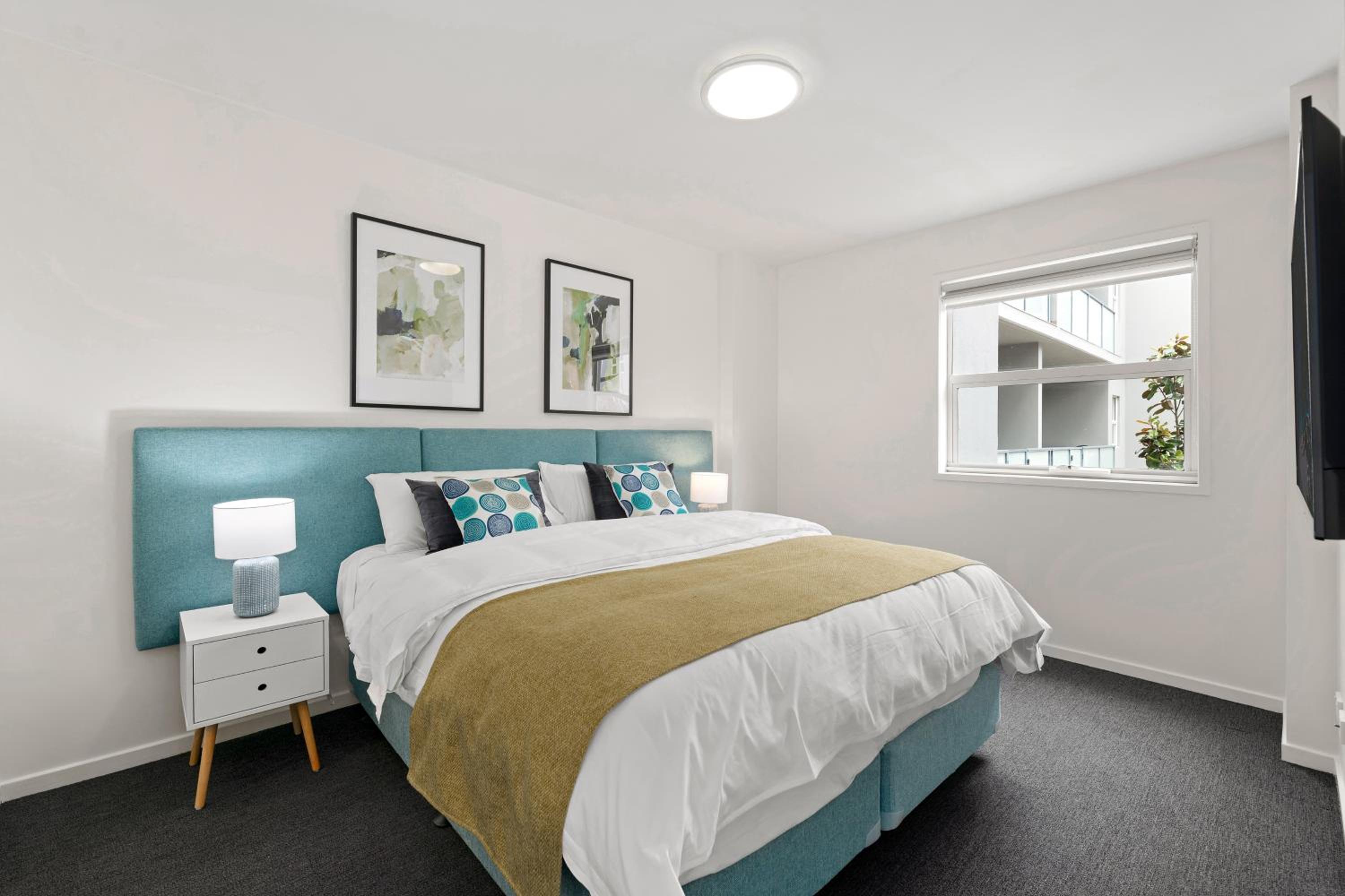 One-Bedroom Apartment - Photo 1