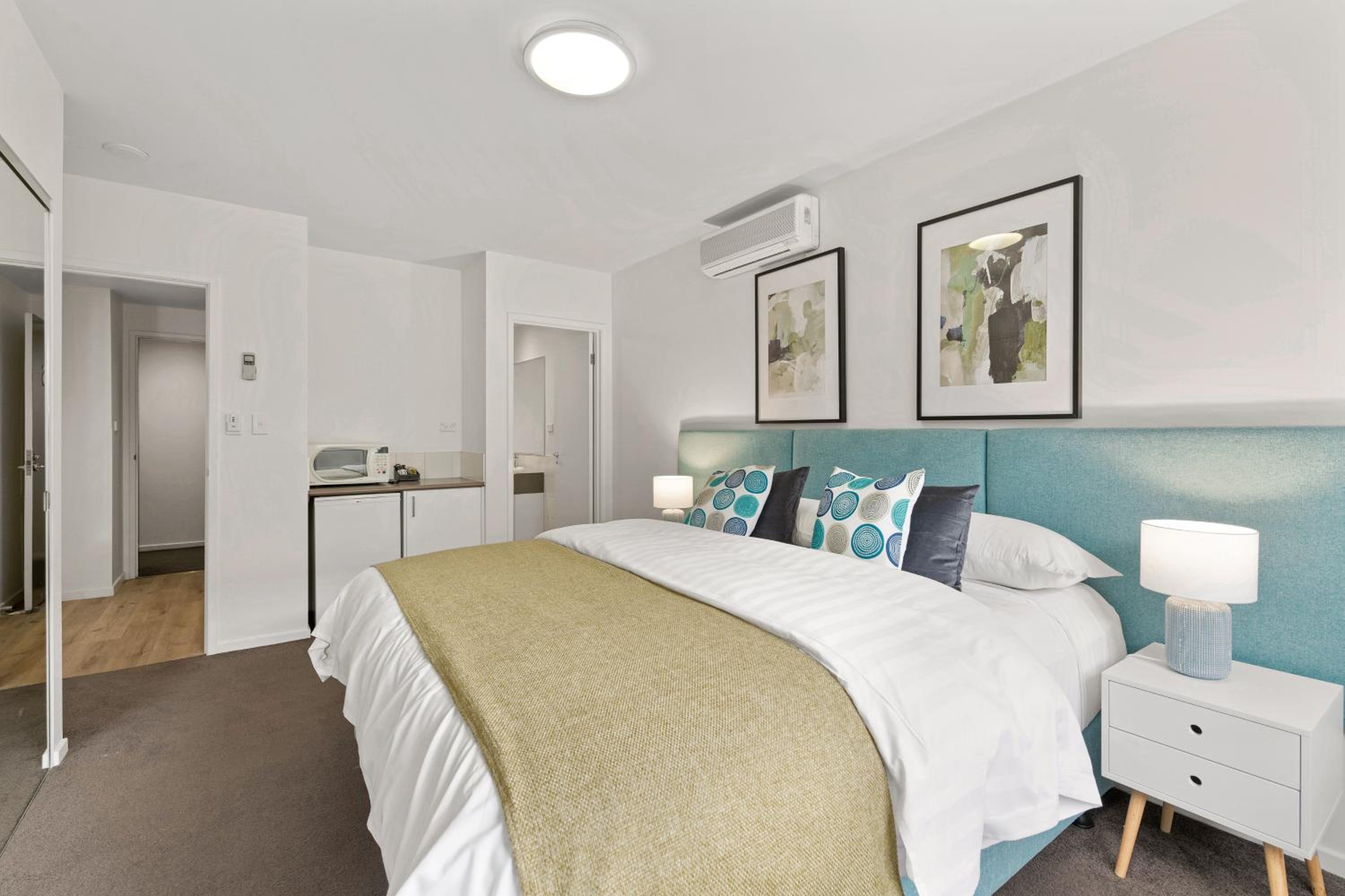 Studio Apartment photo 1