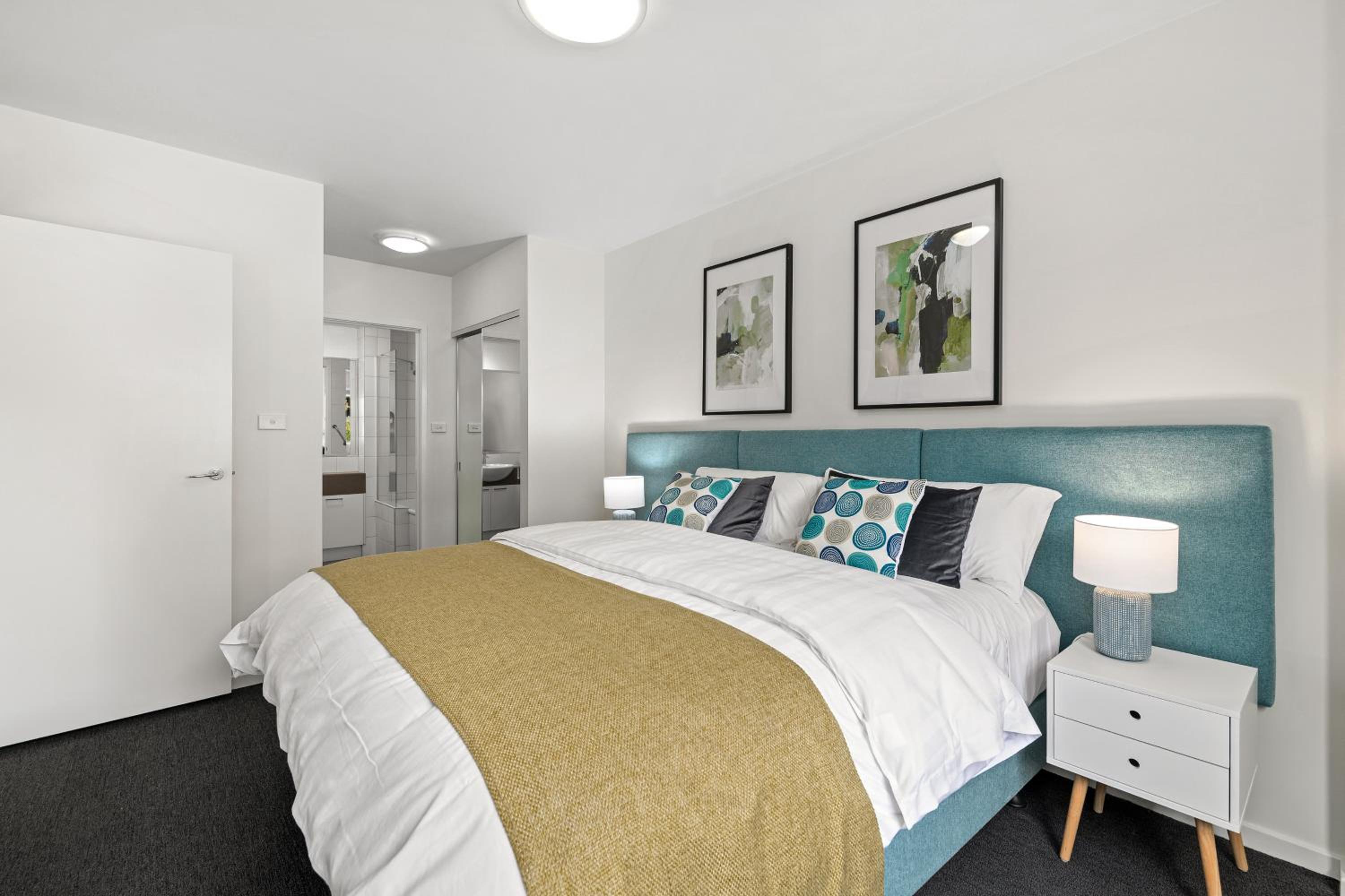 One-Bedroom Apartment - Photo 6