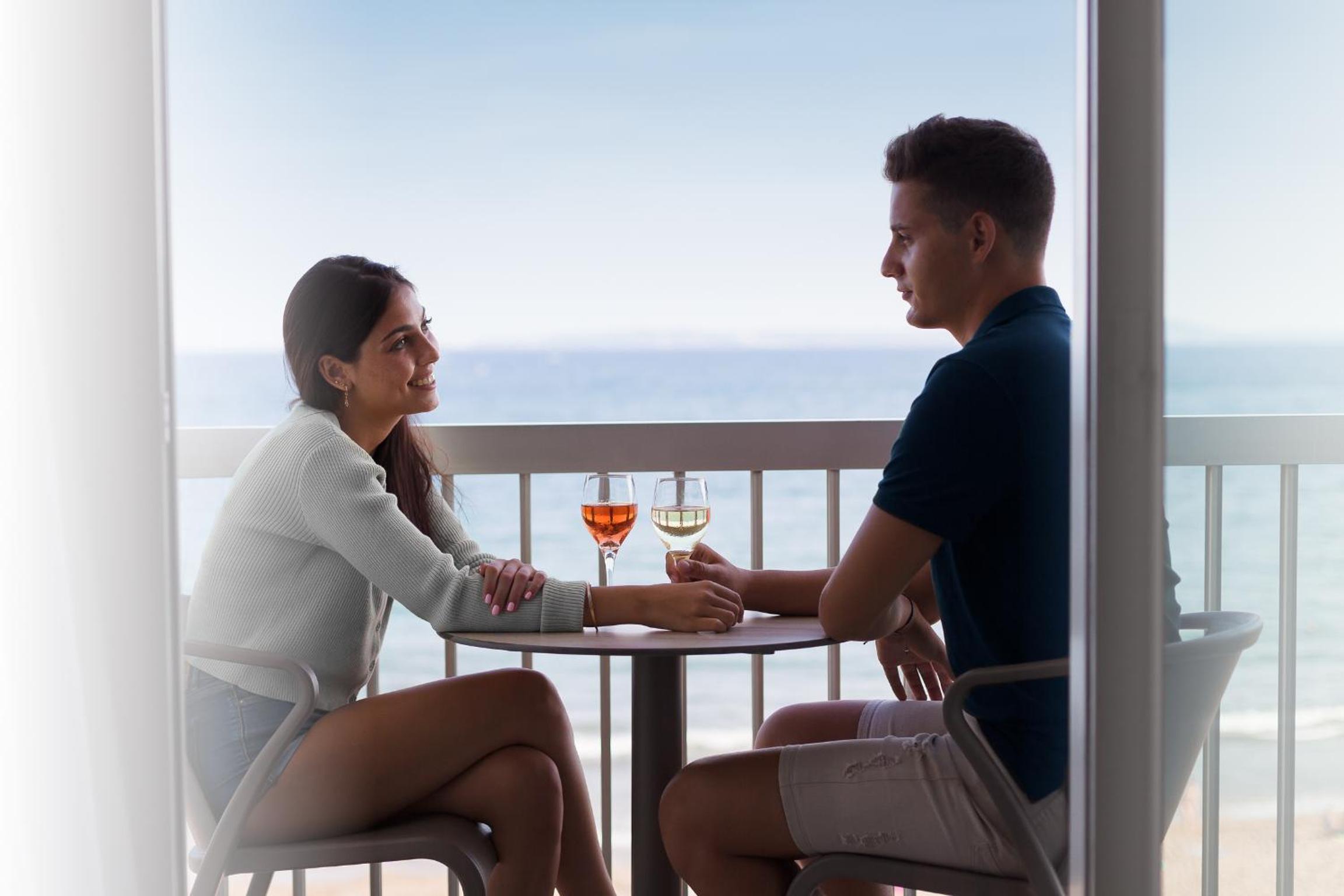 Deluxe Suite with Sea View photo 2