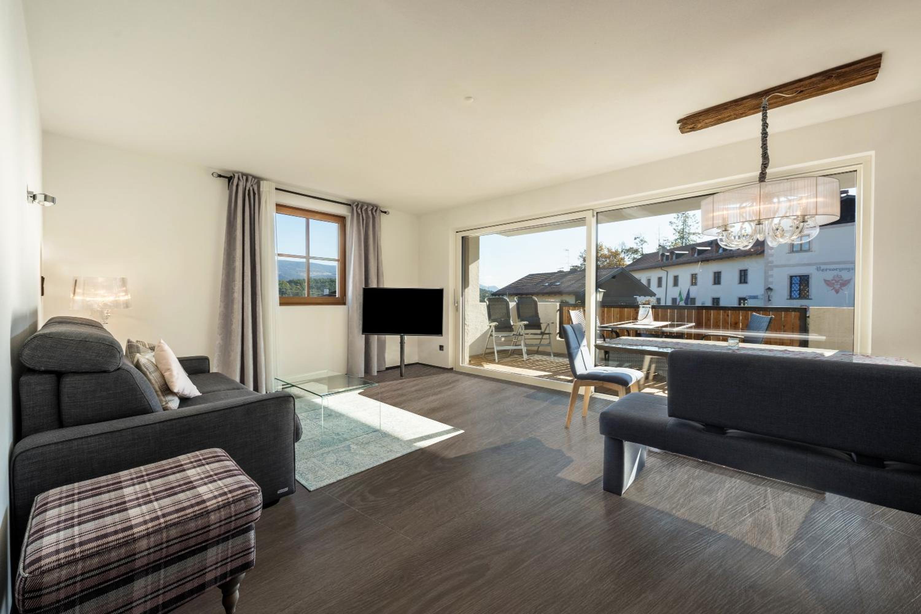 Superior One-Bedroom Apartment with Balcony