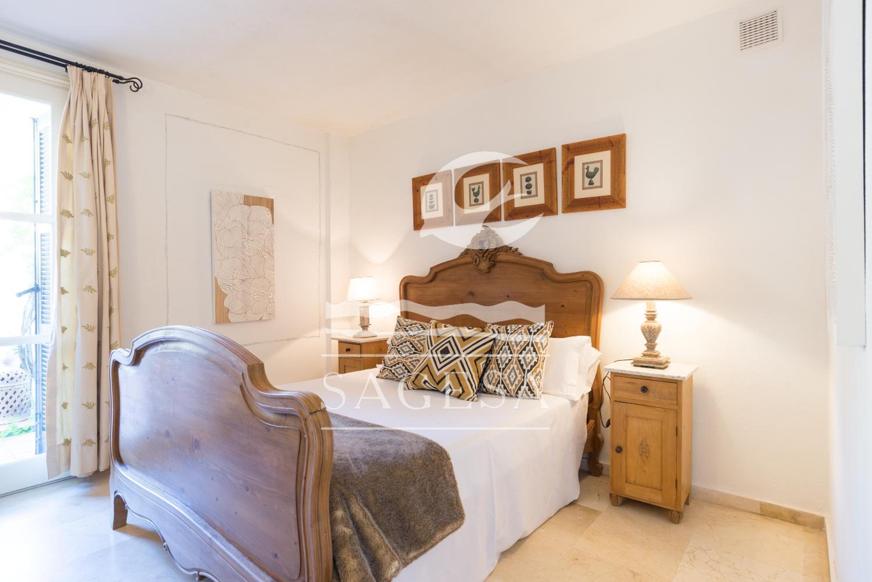 Apartamento de tres habitaciones con jardín privado