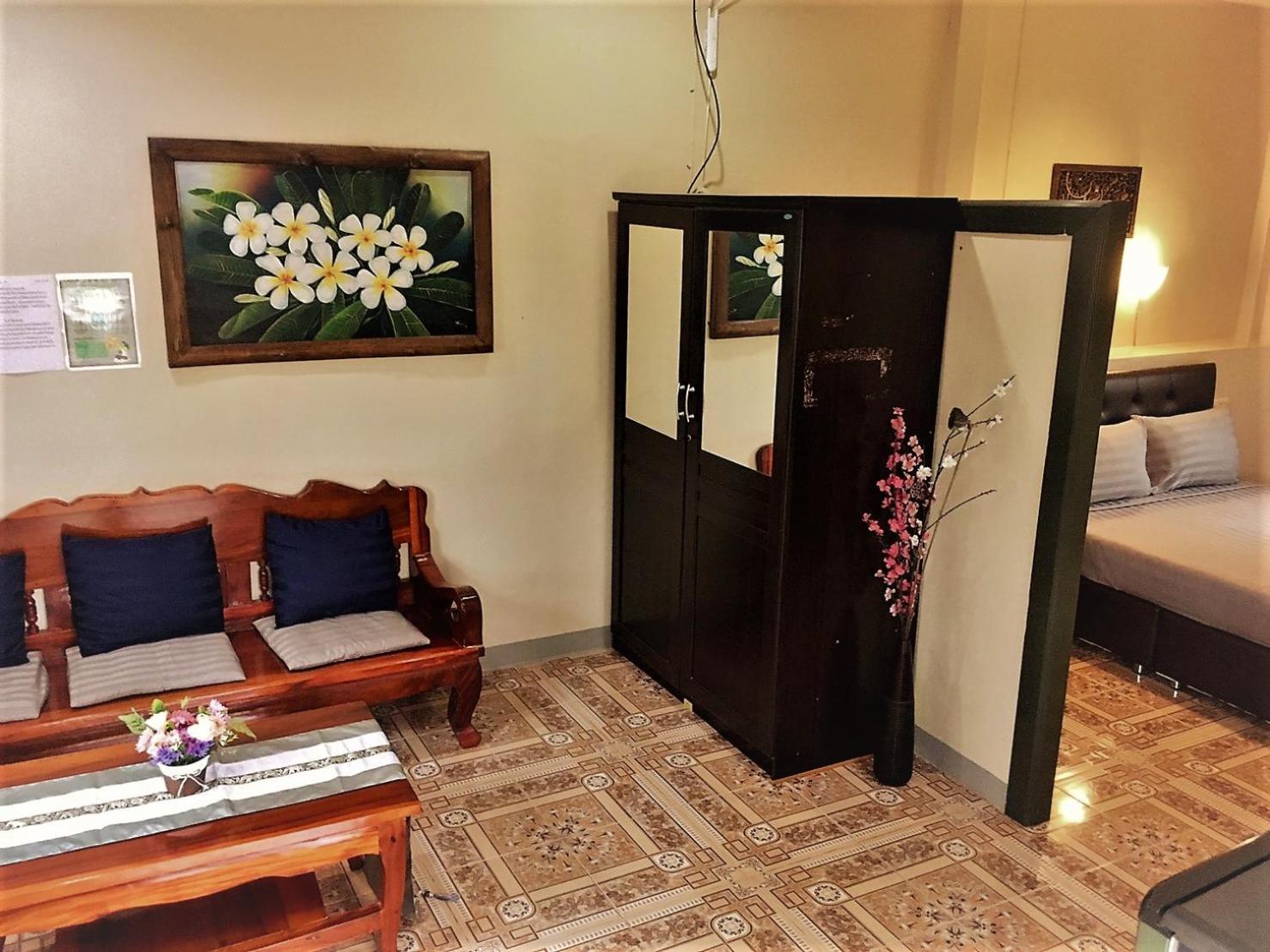 One-Bedroom Bungalow - Photo 1