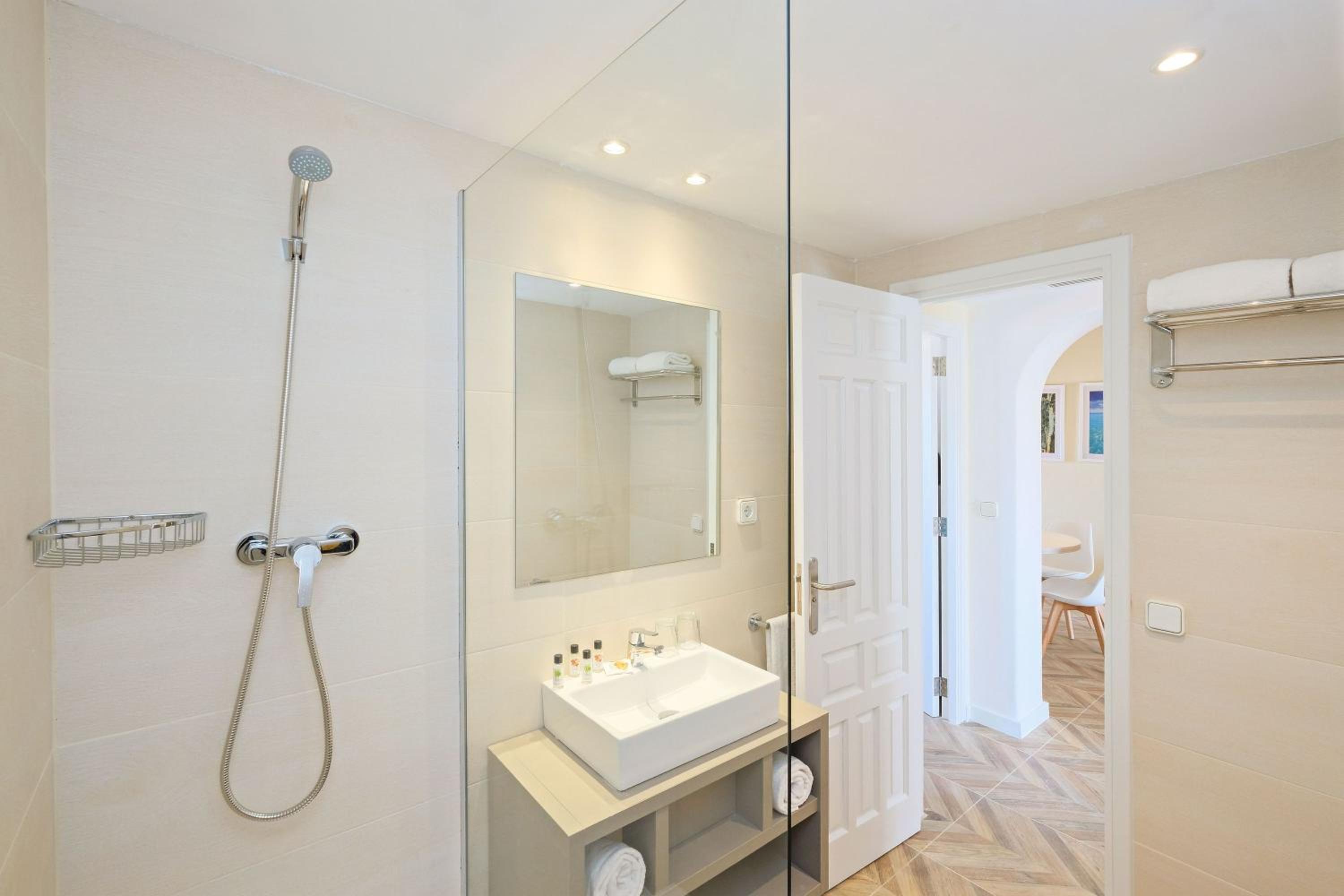 Two-Bedroom Apartment - Photo 11