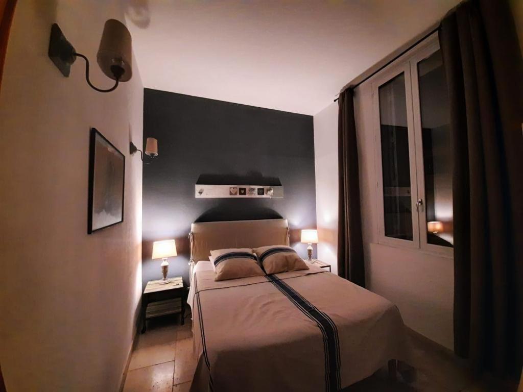One-Bedroom Apartment photo 3