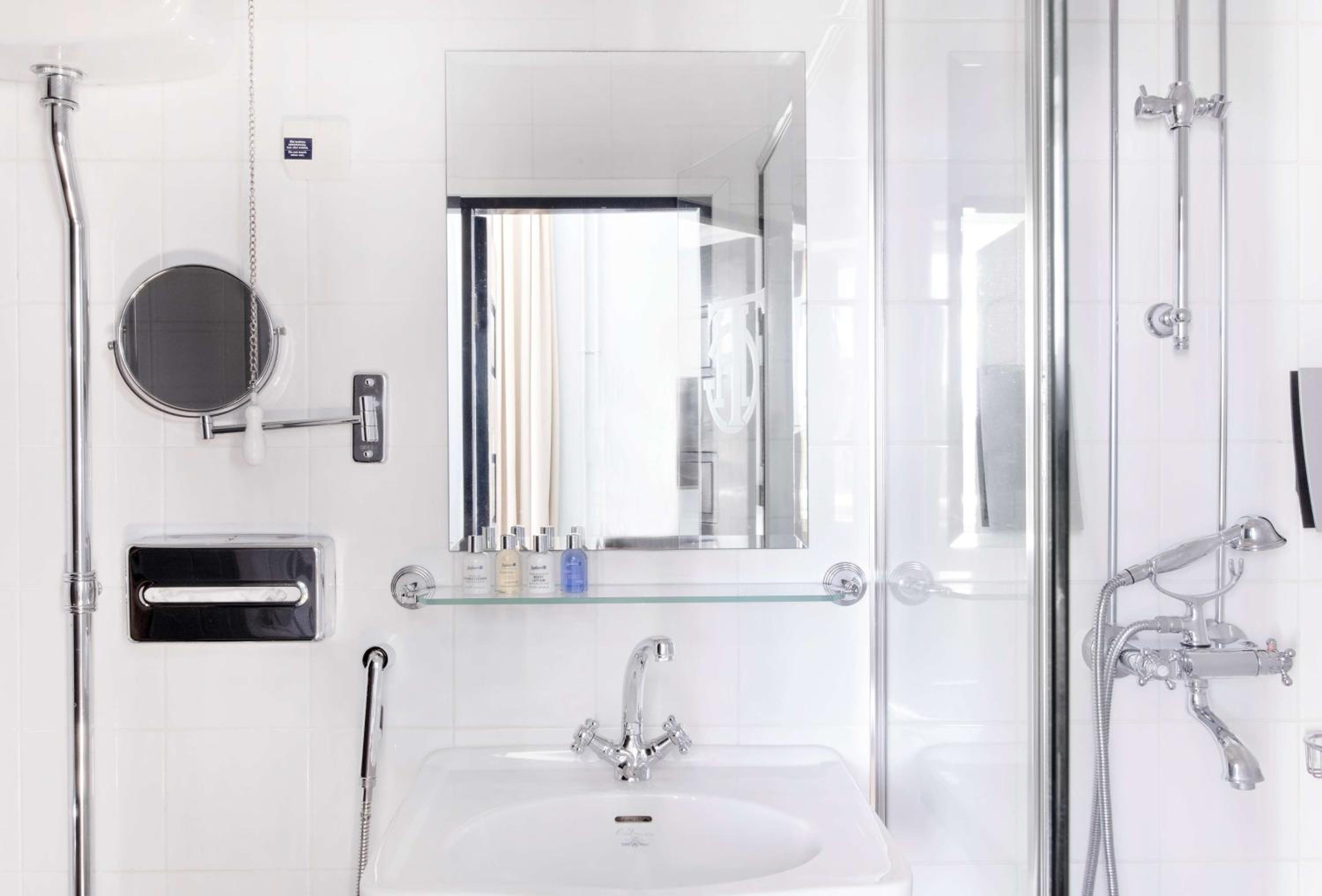 Standard Double or Twin Room - Photo 2