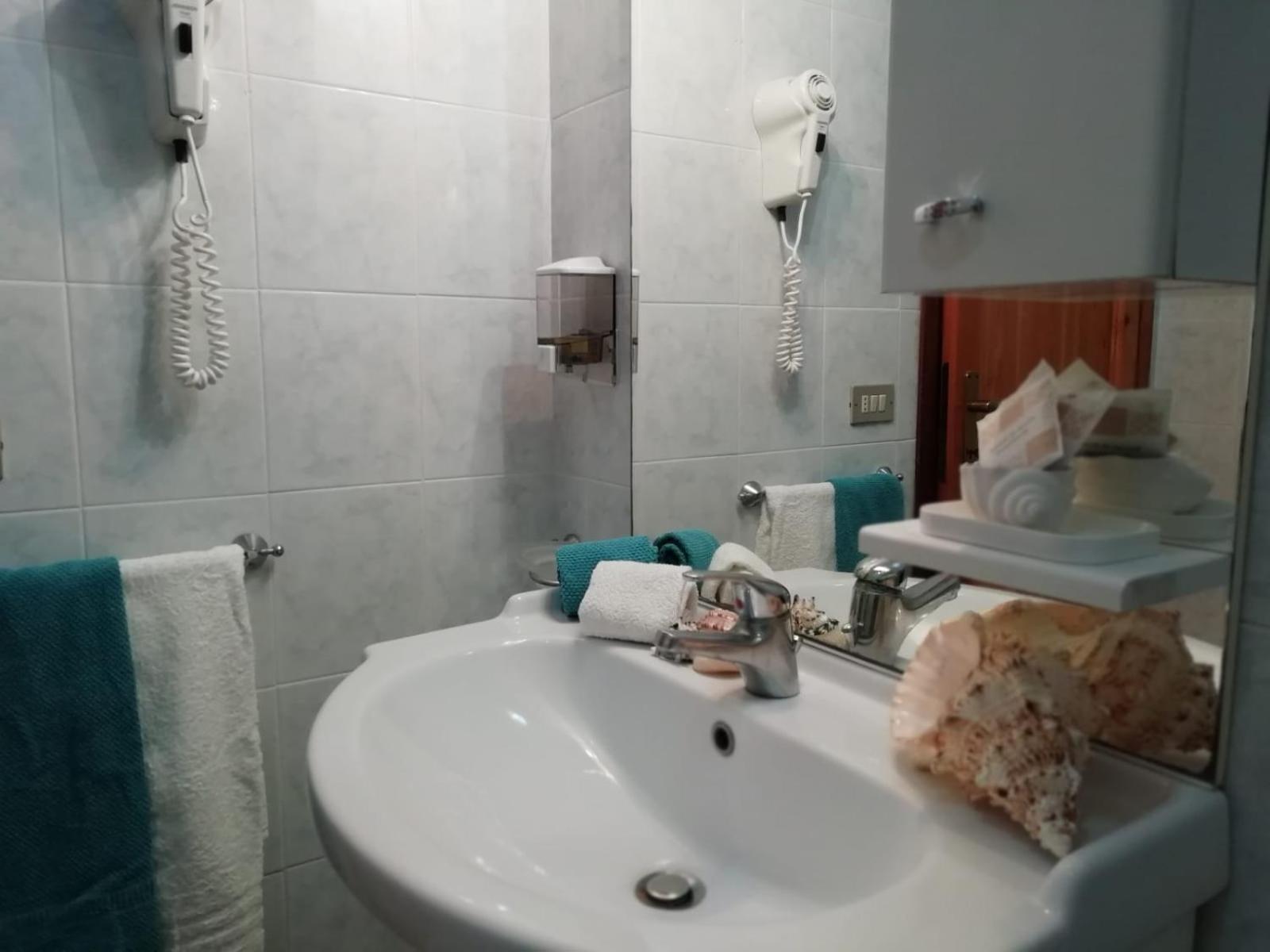 Superior Double or Twin Room with Sea View - Photo 2