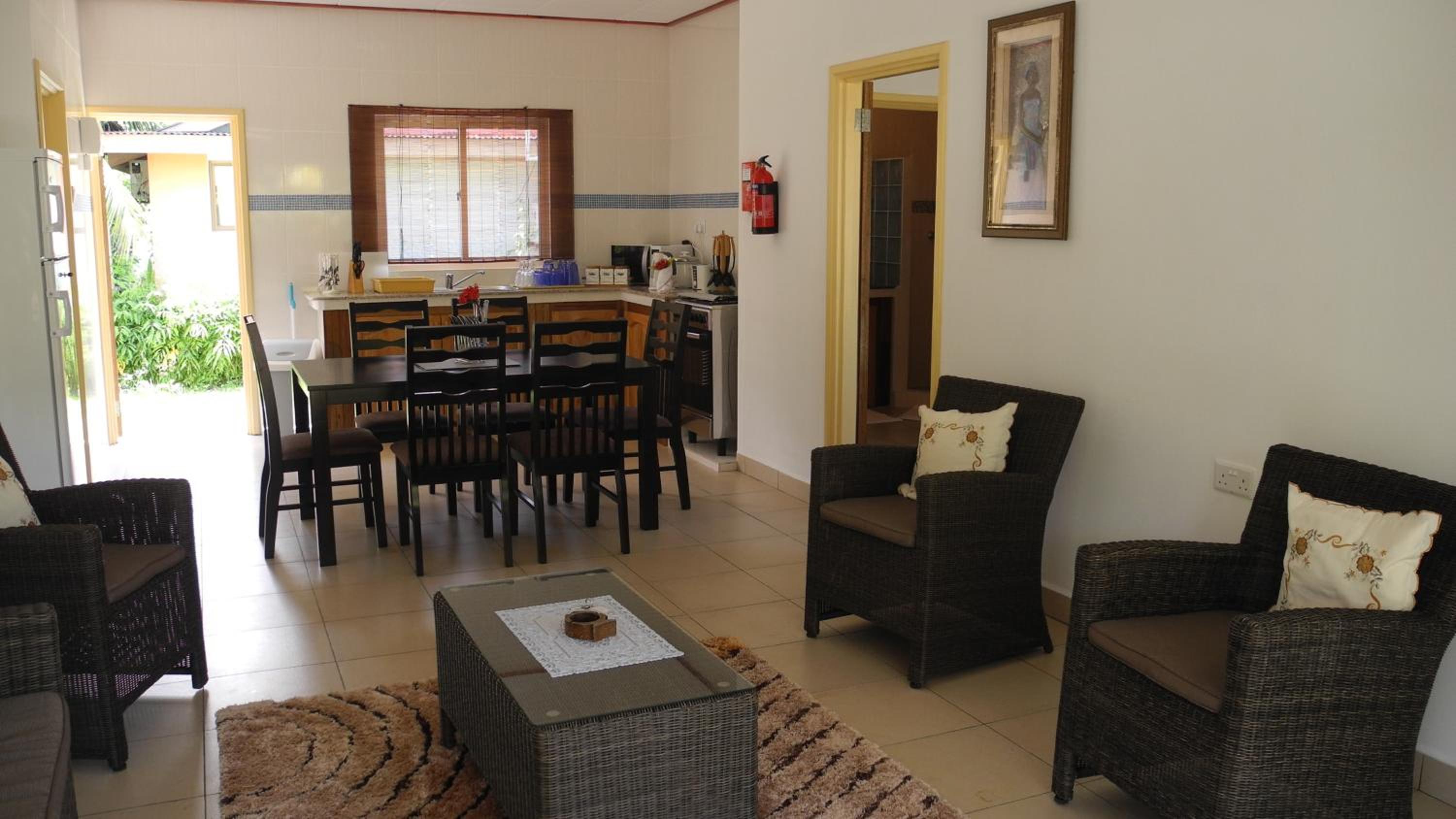 Two-Bedroom House - Photo 17
