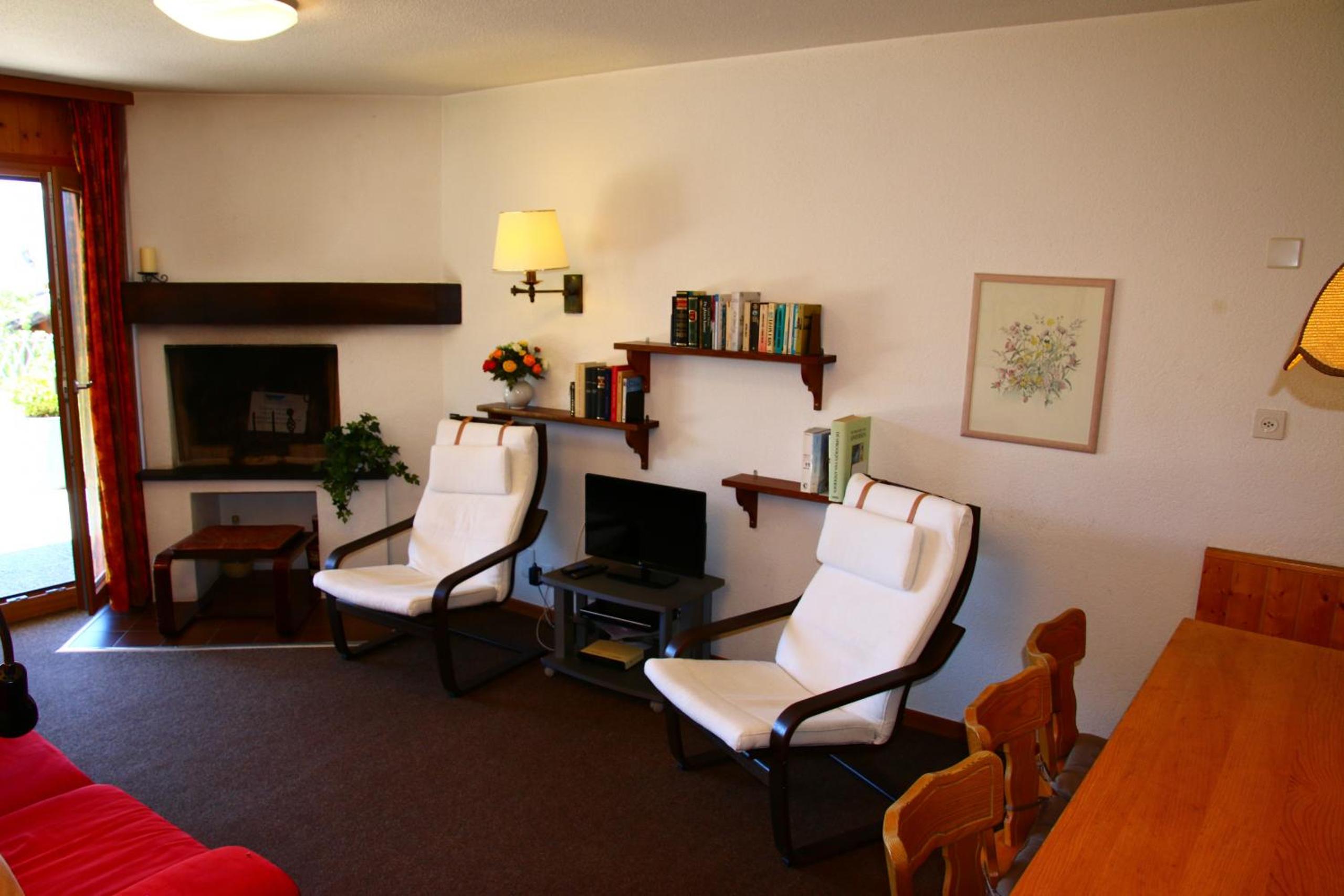 Two-Bedroom Apartment O002 photo 1