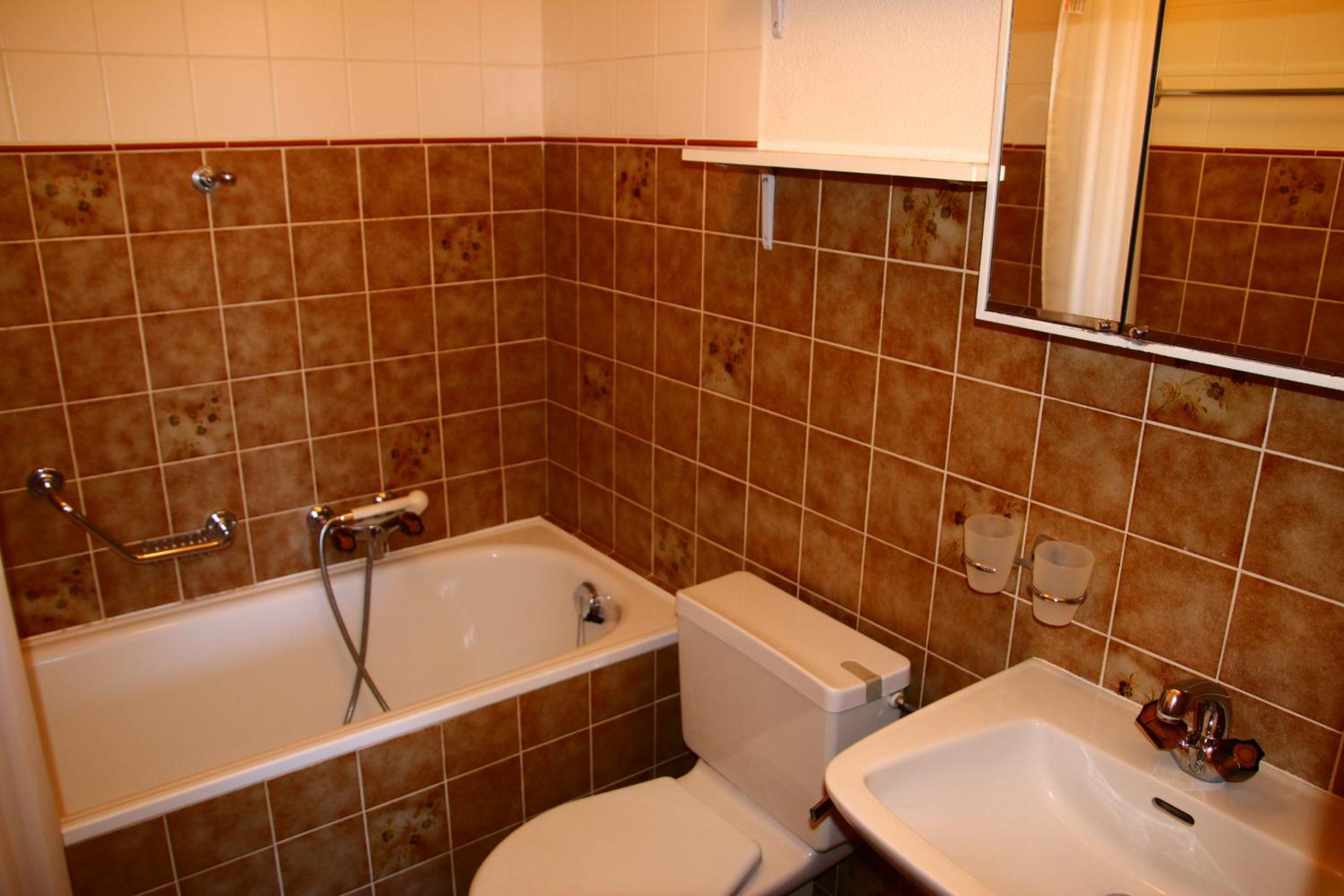 Two-Bedroom Apartment O002 photo 2
