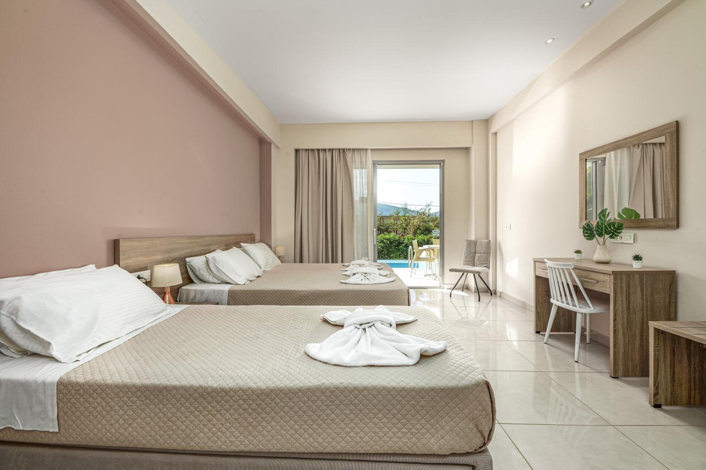 Junior Suite with Private Pool photo 3
