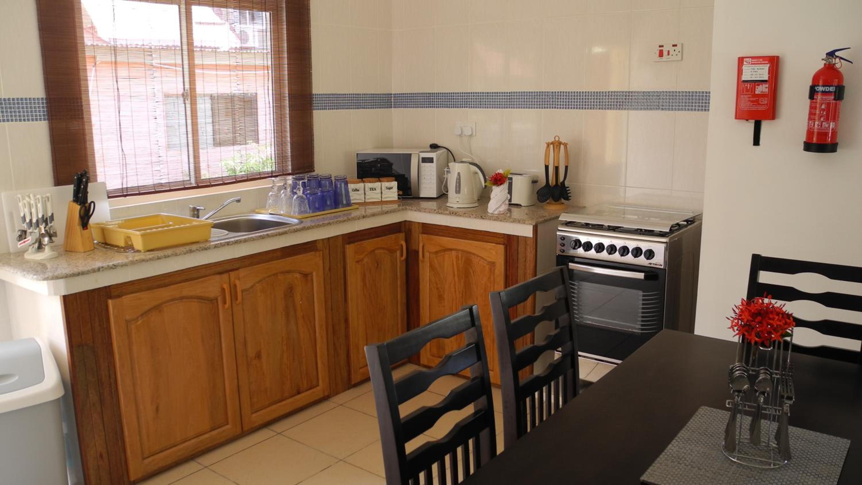 Two-Bedroom House - Photo 16