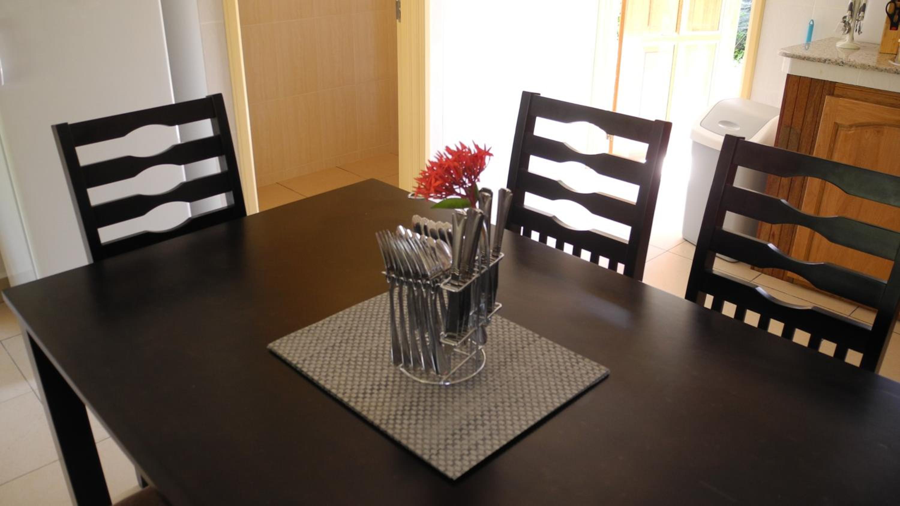 Two-Bedroom House - Photo 20