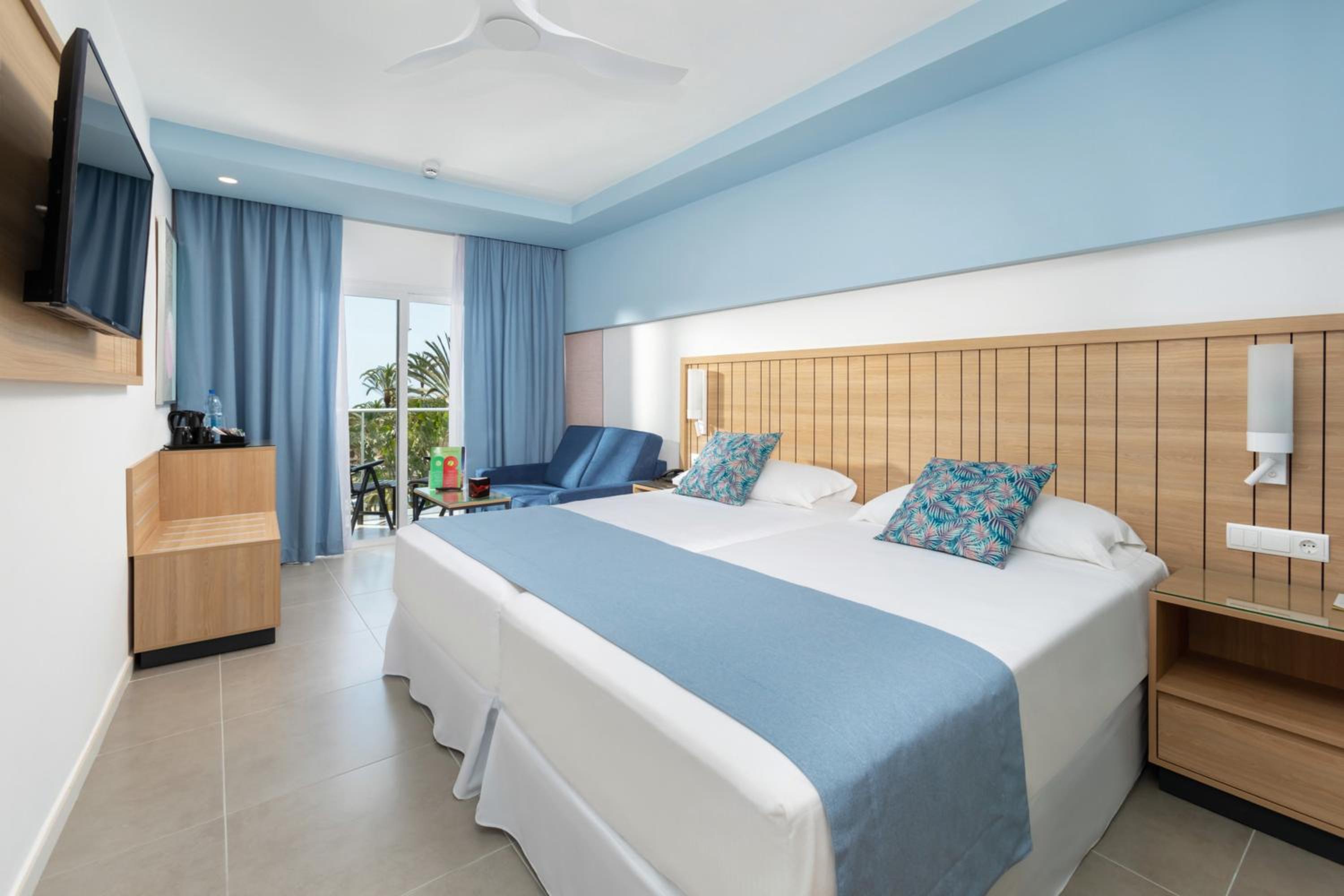 Double Room with Balcony - Photo 1