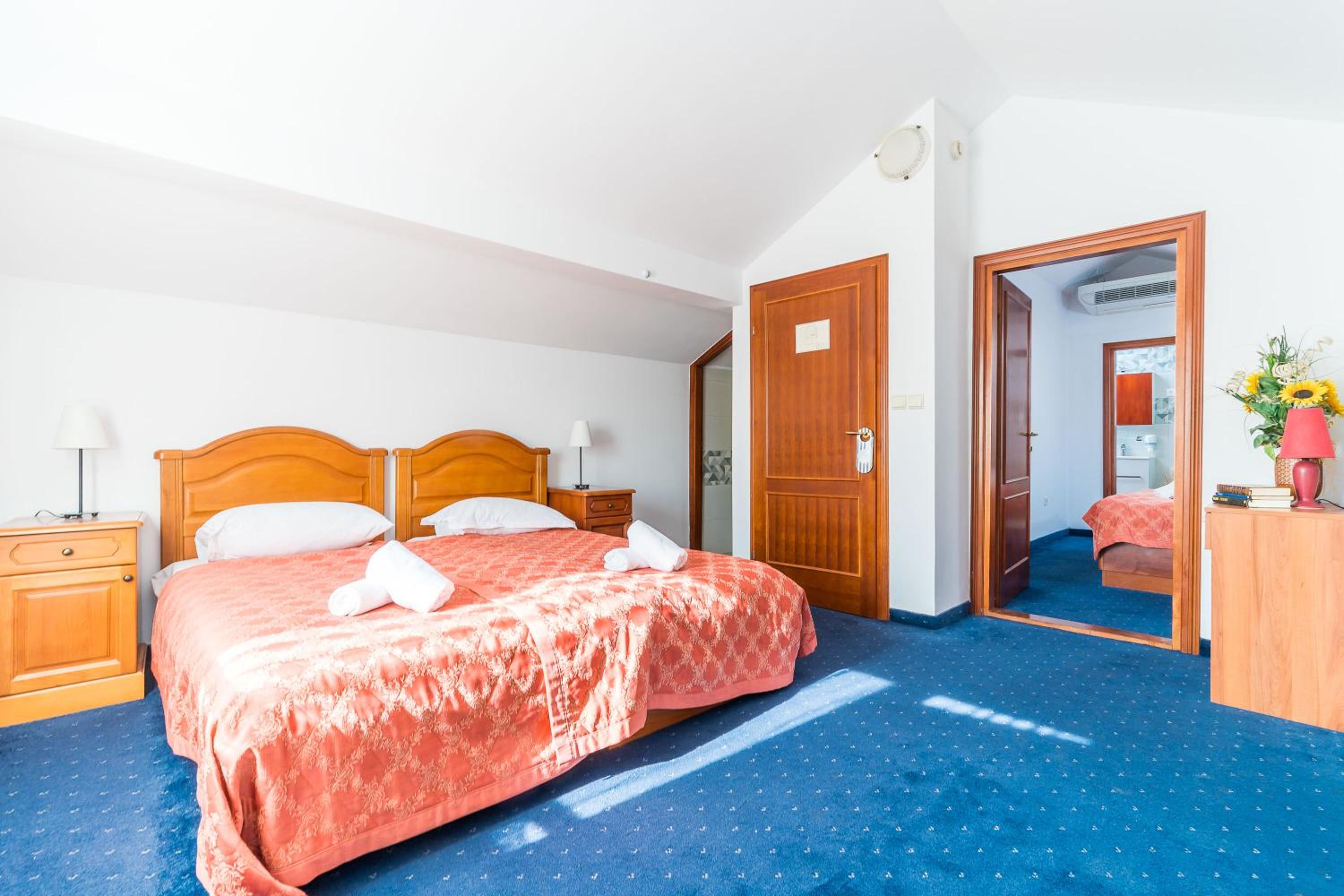 Special Offer - Apartment With One-Way Airport Shuttle