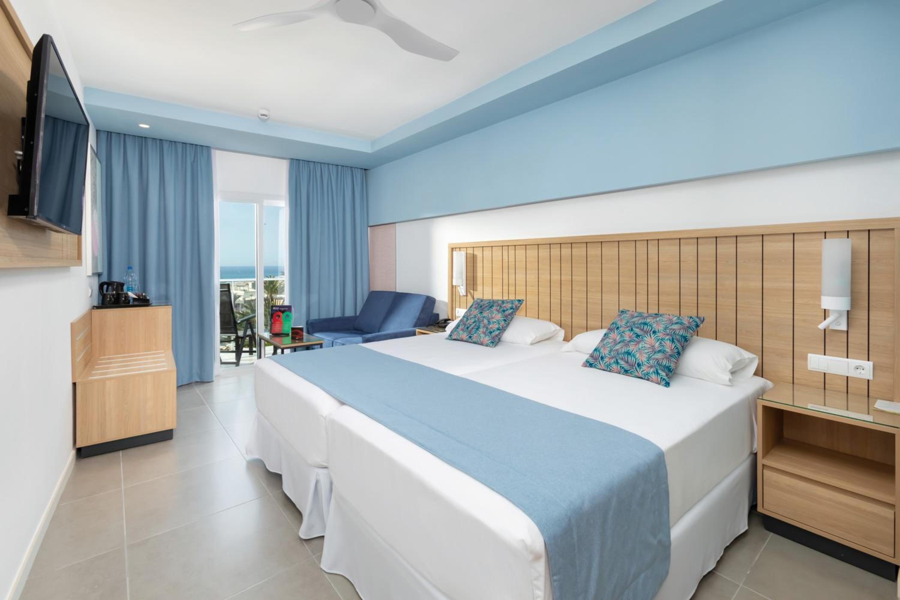Double Room with Balcony and Sea View - Photo 1