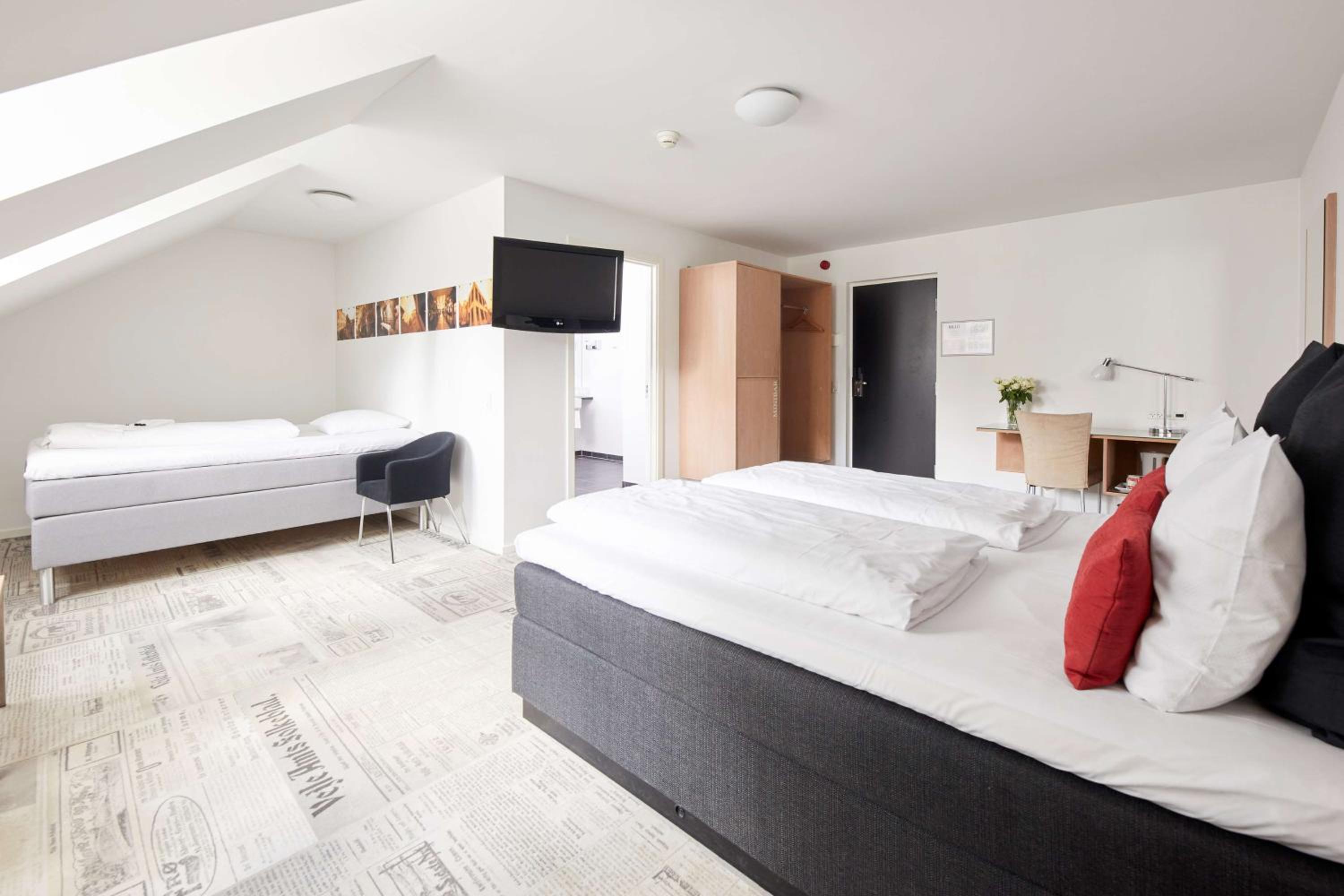 Junior King Suite photo 1