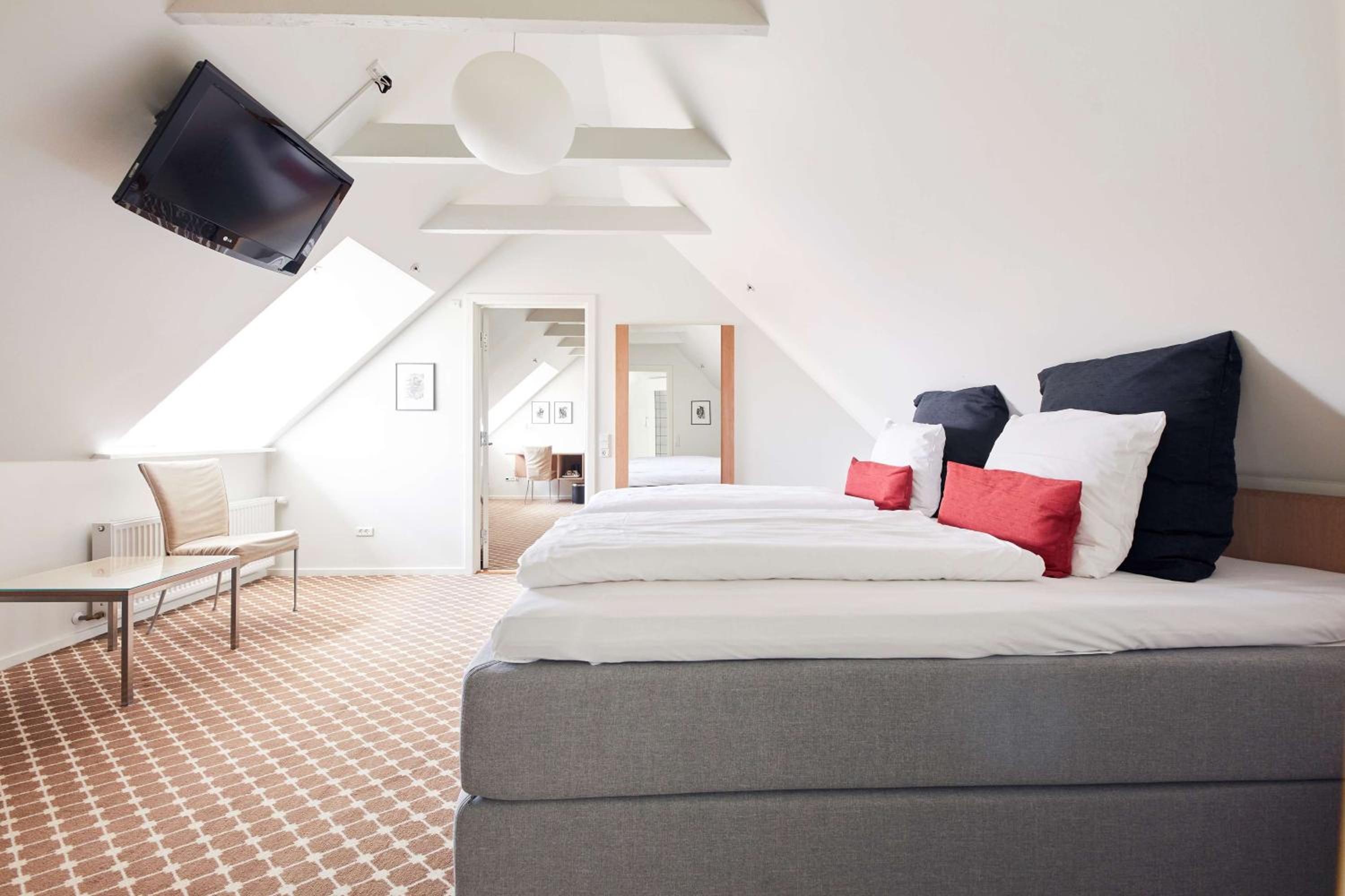 King Suite with Jacuzzi  photo 1