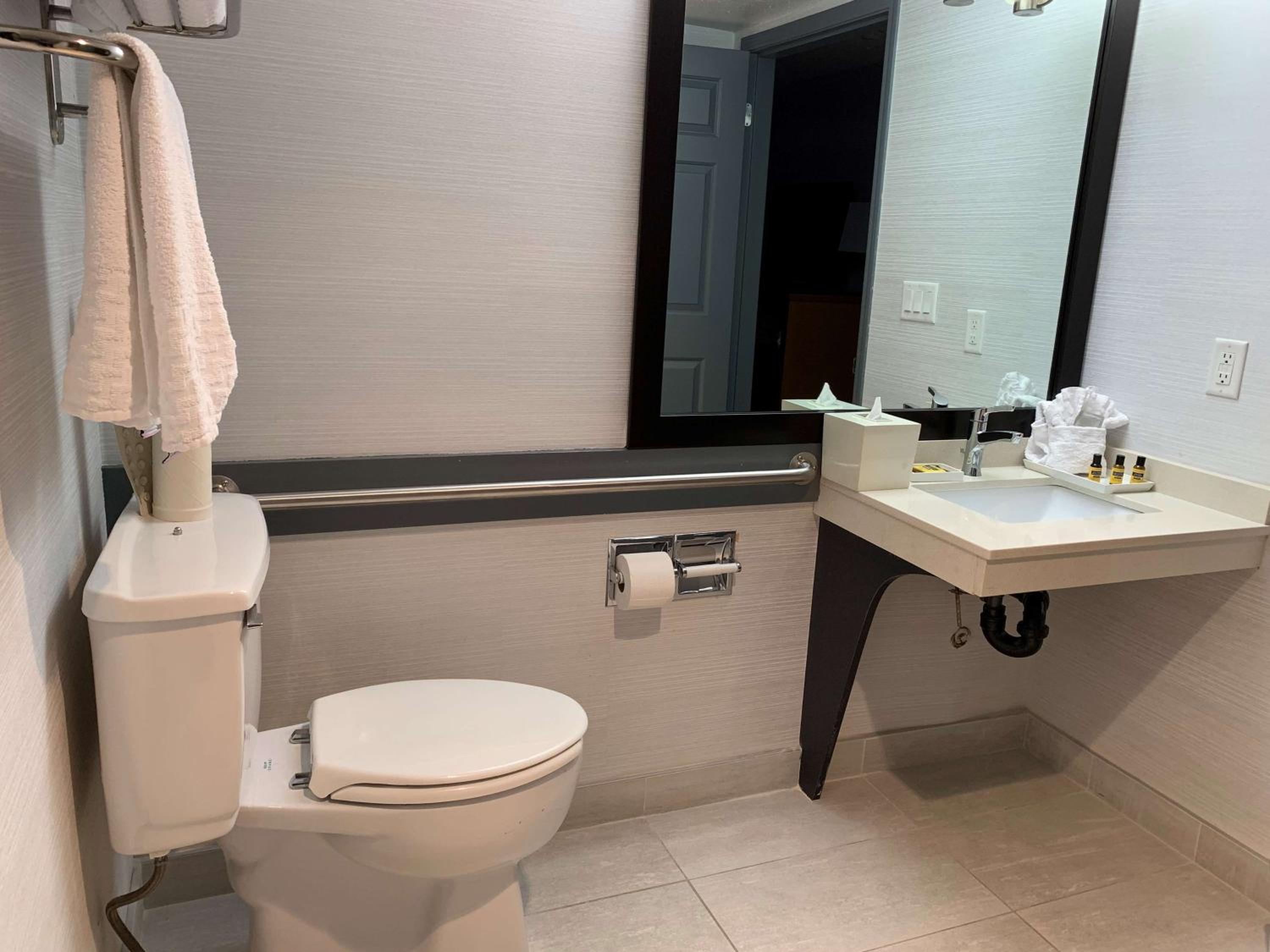 Executive King Room - Disability Access - Photo 5